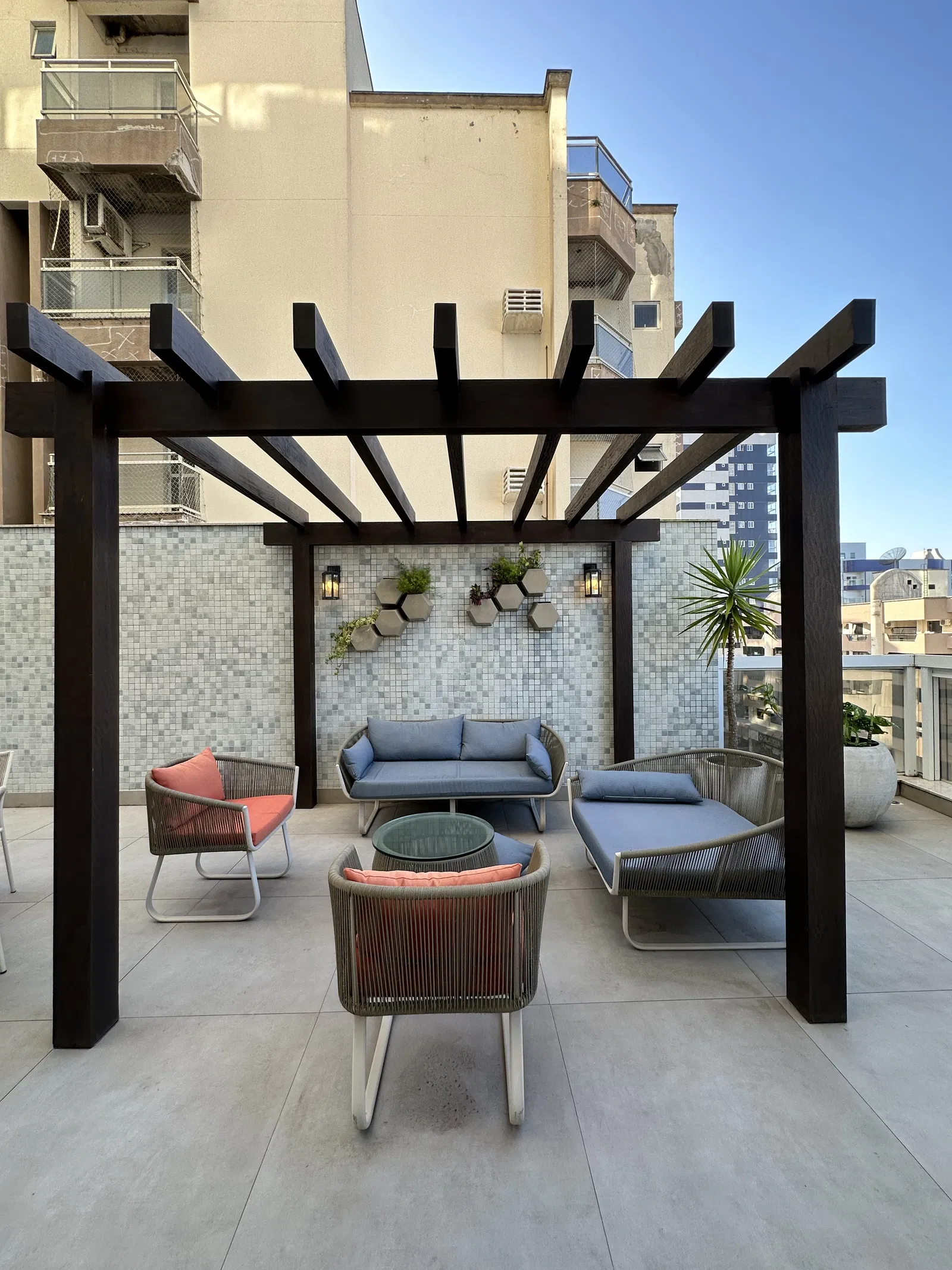 Apartamento no Ed. Abu Dhabi Residence em Meia Praia em Itapema - foto 21