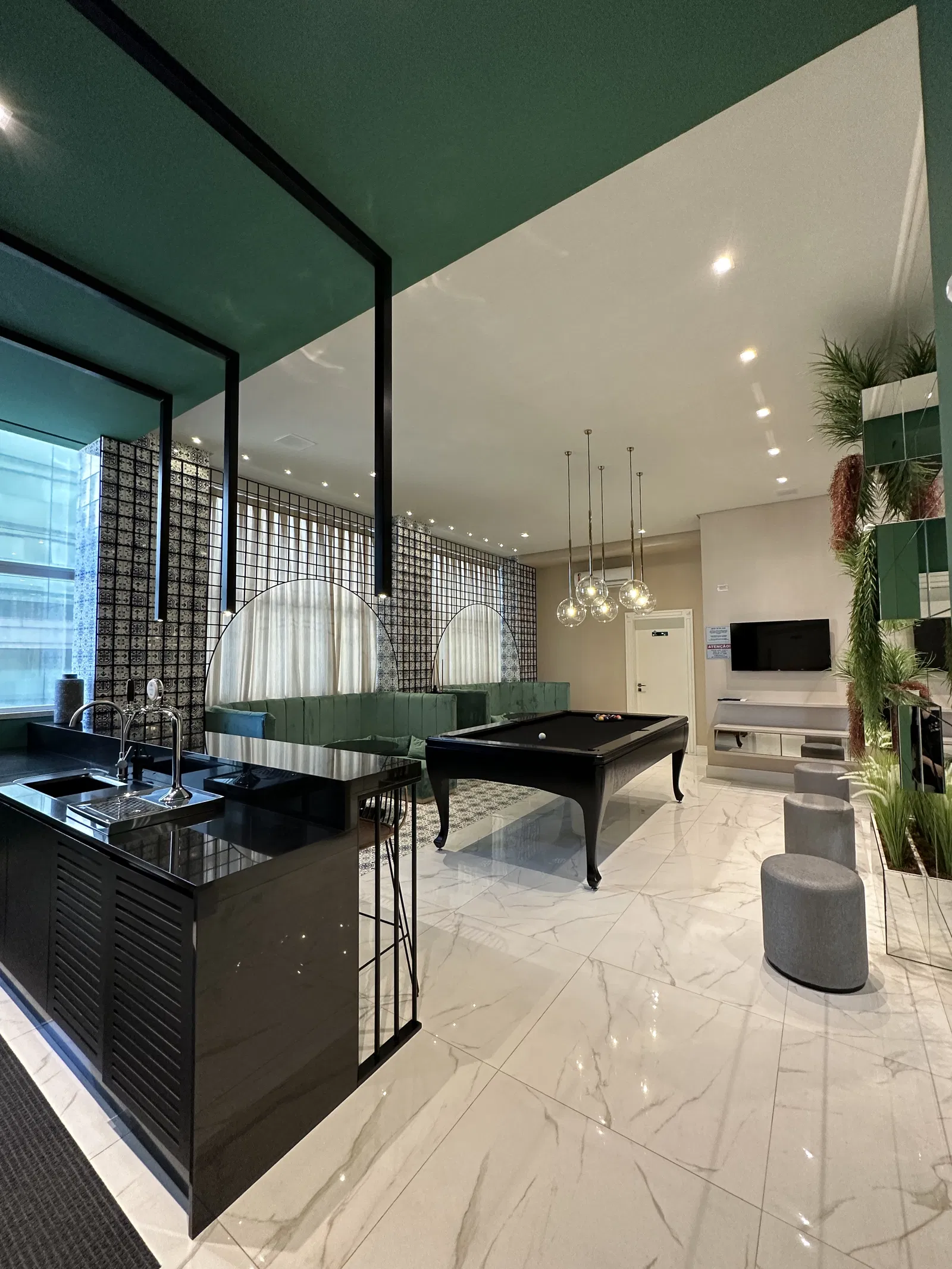 Apartamento no Ed. Abu Dhabi Residence em Meia Praia em Itapema - foto 30