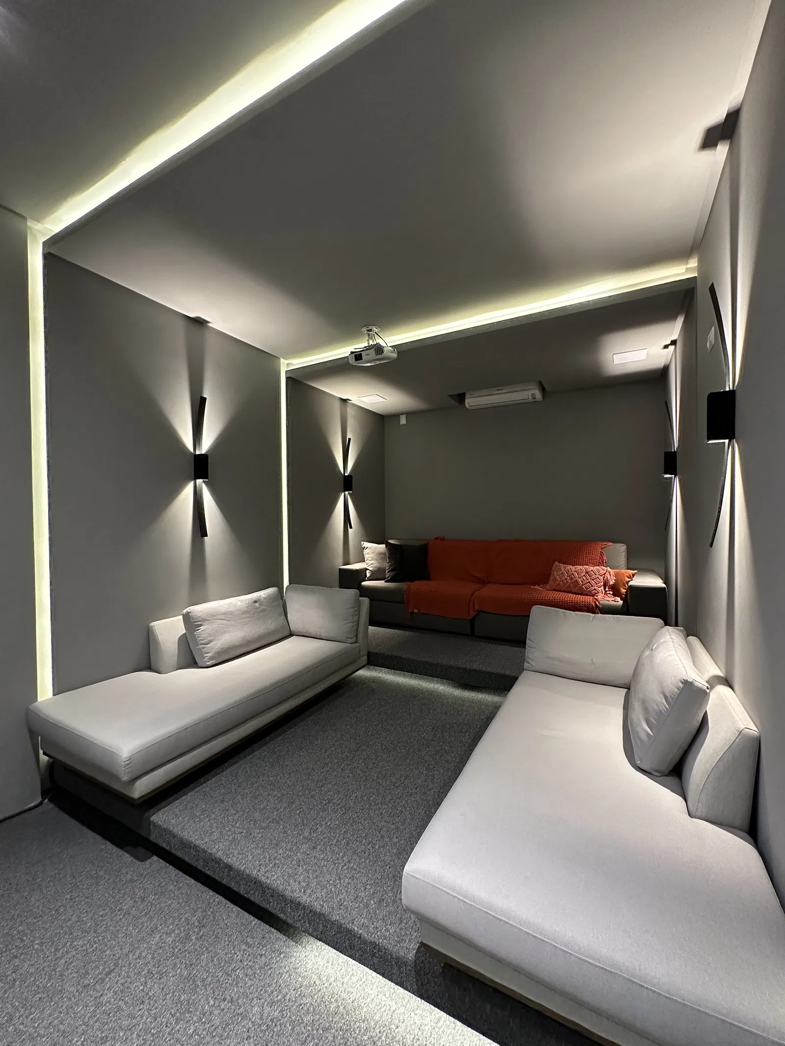 Apartamento no Ed. Abu Dhabi Residence em Meia Praia em Itapema - foto 32