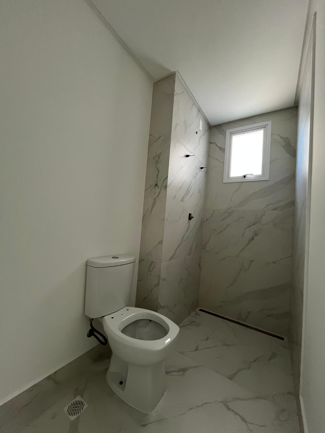 Apartamento no Edifício Arnou T. de Melo no Centro de Itapema - foto 5