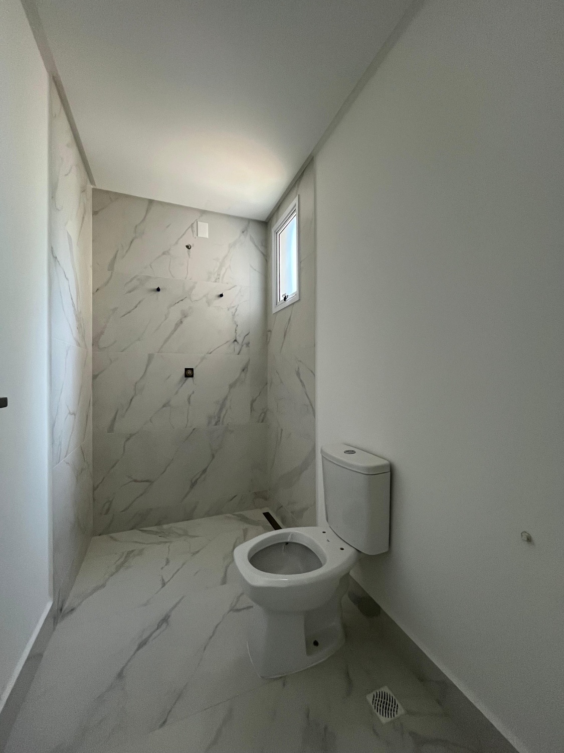 Apartamento no Edifício Arnou T. de Melo no Centro de Itapema - foto 7
