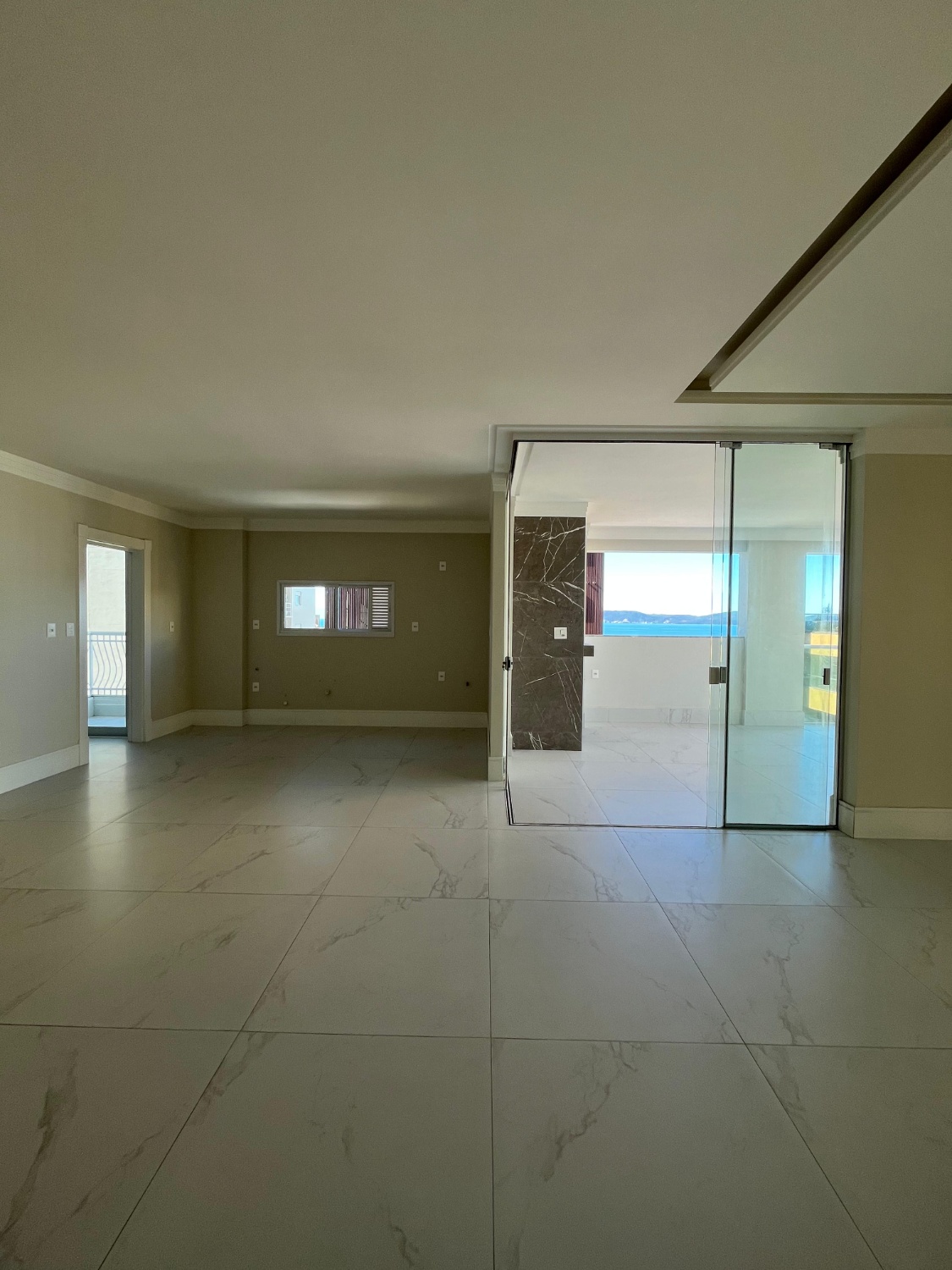 Apartamento no Edifício Arnou T. de Melo no Centro de Itapema - foto 8