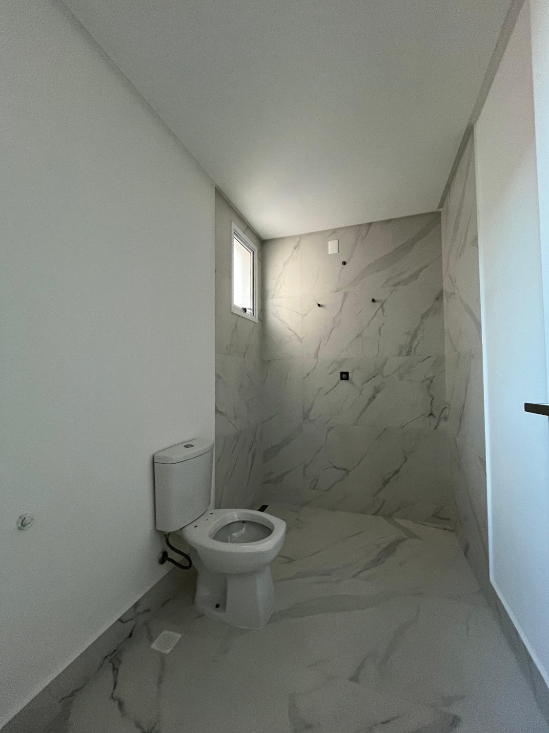 Apartamento no Edifício Arnou T. de Melo no Centro de Itapema - foto 9