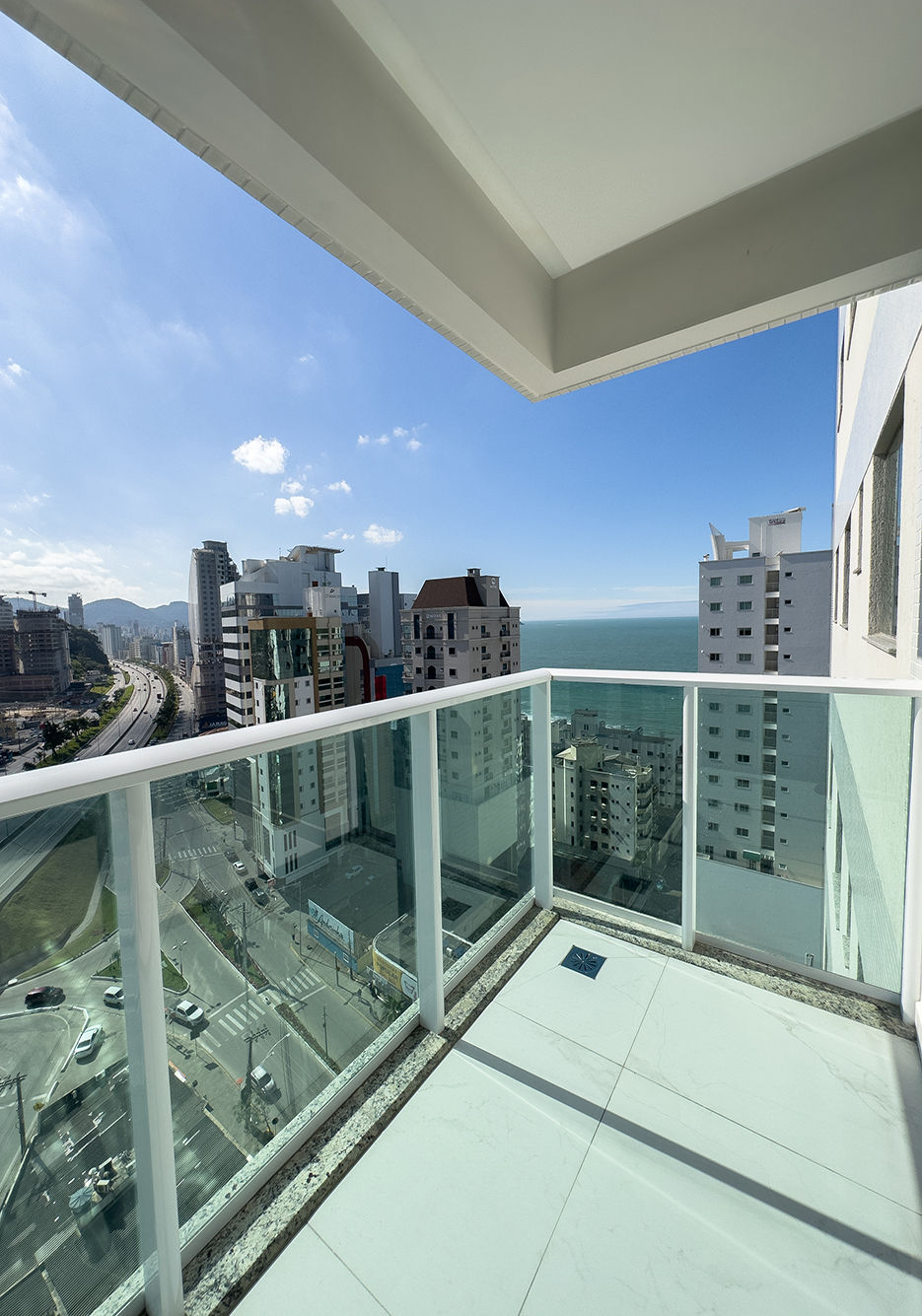 Apartamento no Edifício Garden Square em Itapema - foto 13