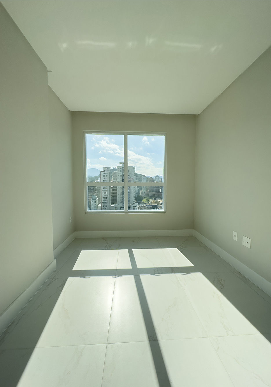 Apartamento no Edifício Garden Square em Itapema - foto 14