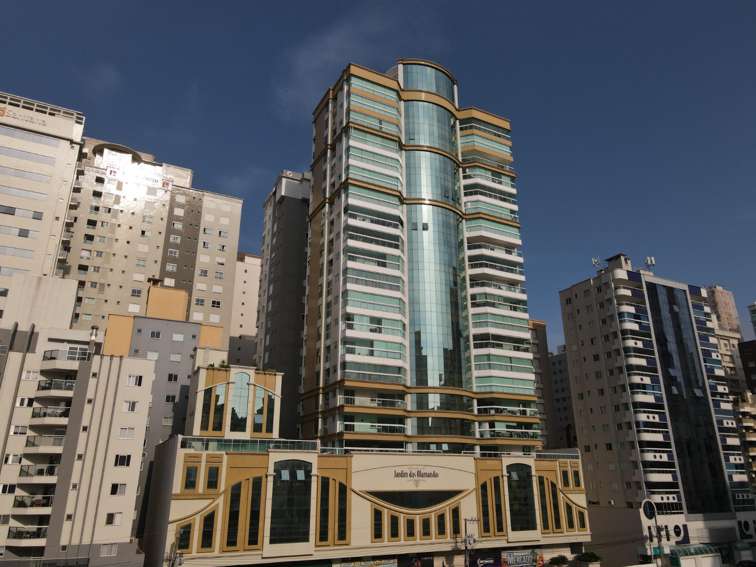 Apartamento no Edifício Jardim das Alamandas em Itapema