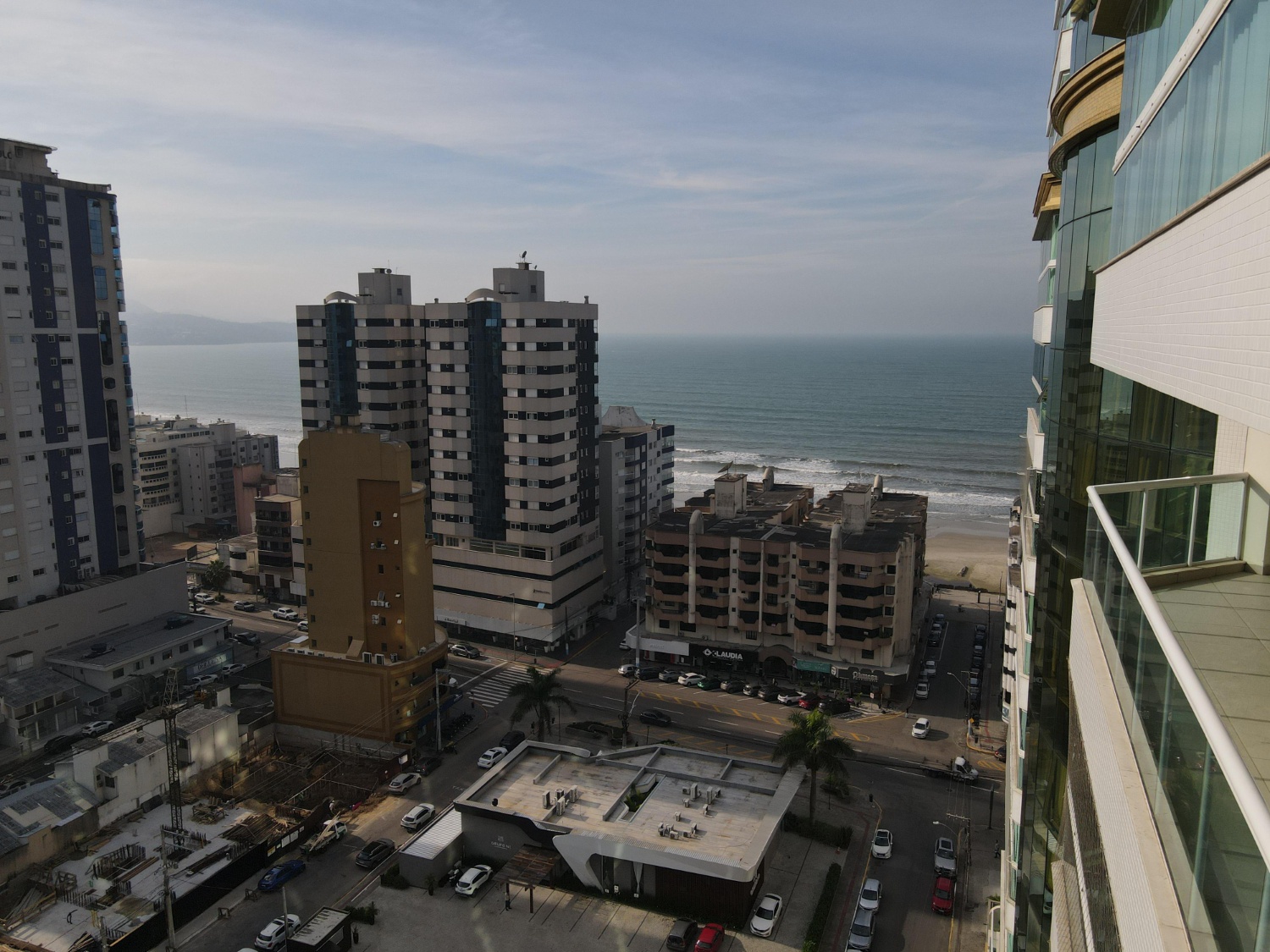 Apartamento no Edifício Jardim das Alamandas em Itapema - foto 2