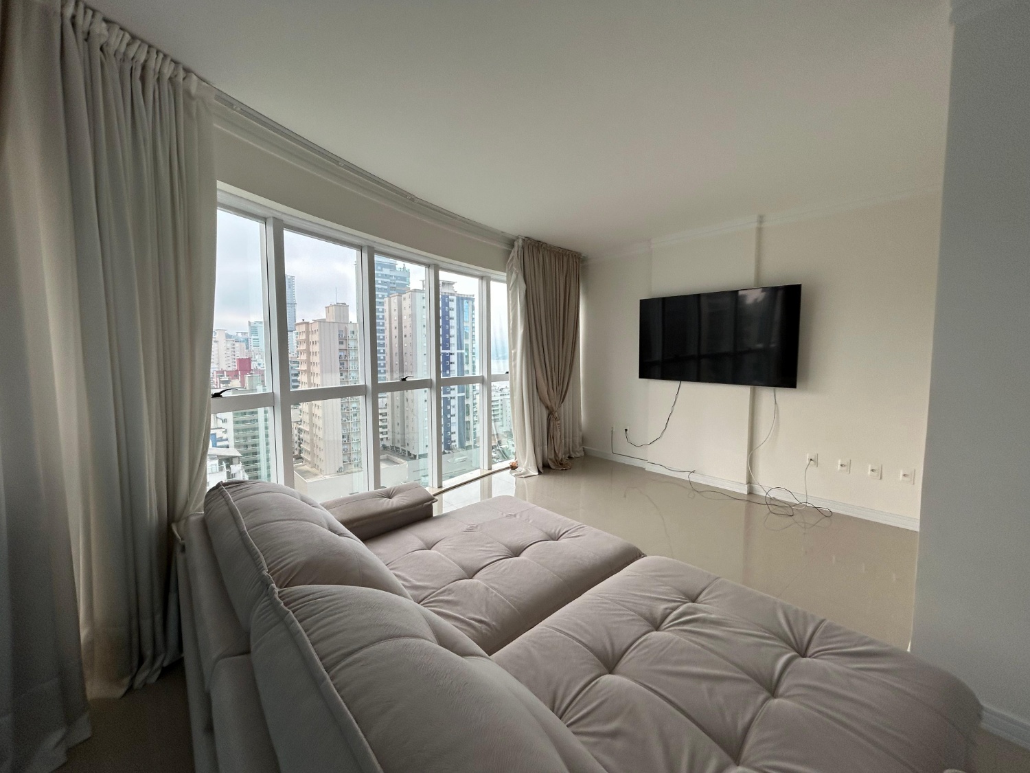 Apartamento no Edifício Jardim das Alamandas em Itapema - foto 3