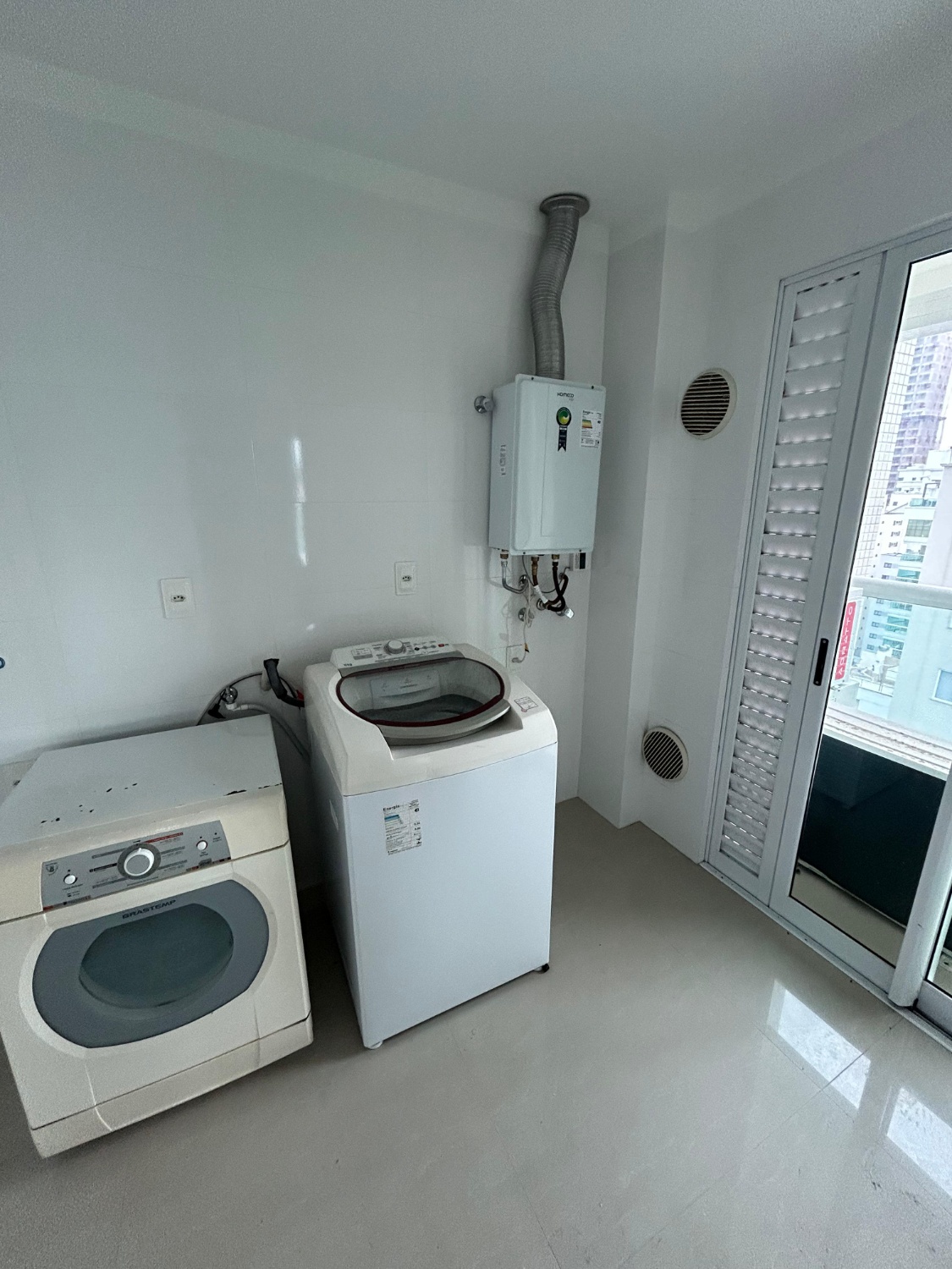 Apartamento no Edifício Jardim das Alamandas em Itapema - foto 12