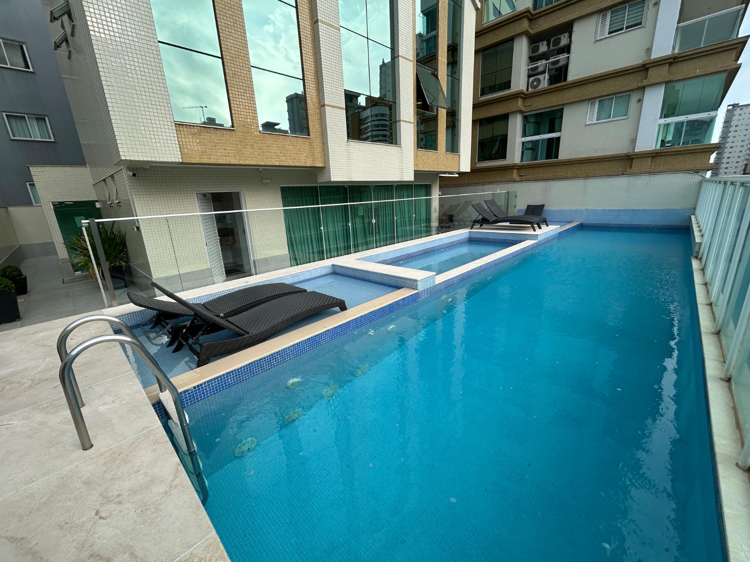 Apartamento no Edifício Jardim das Alamandas em Itapema - foto 32