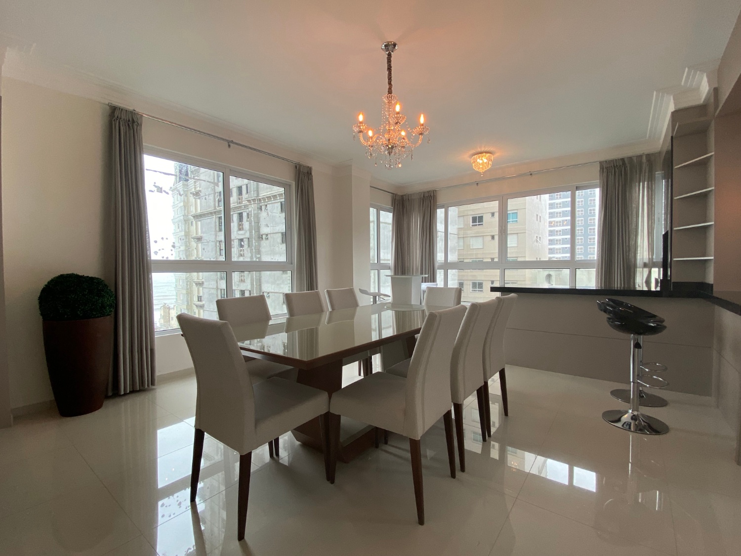 Apartamento no Edifício Central Tower em Itapema - foto 4