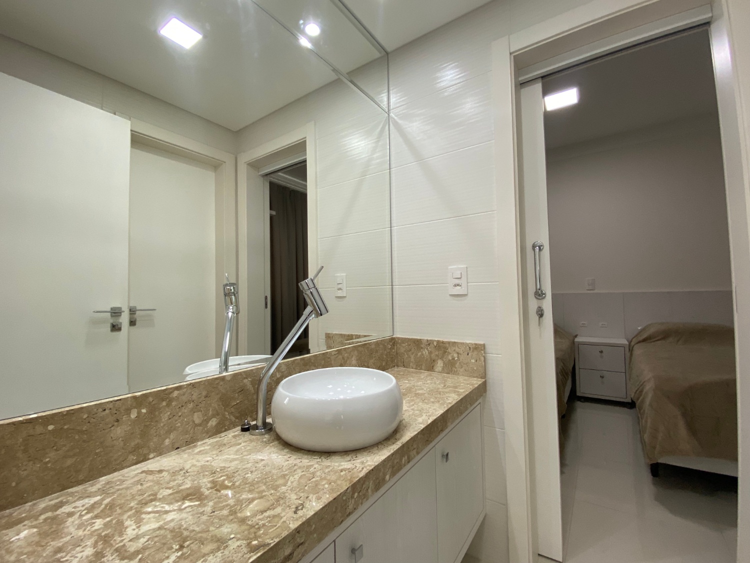 Apartamento no Edifício Central Tower em Itapema - foto 12