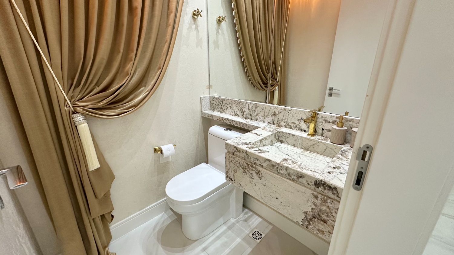 Apartamento no Edifício Zimmermann em Itapema - foto 8