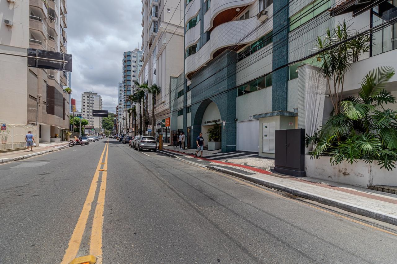 Apartamento no Edifício Maria Mathilde em Balneário Camboriú - foto 27
