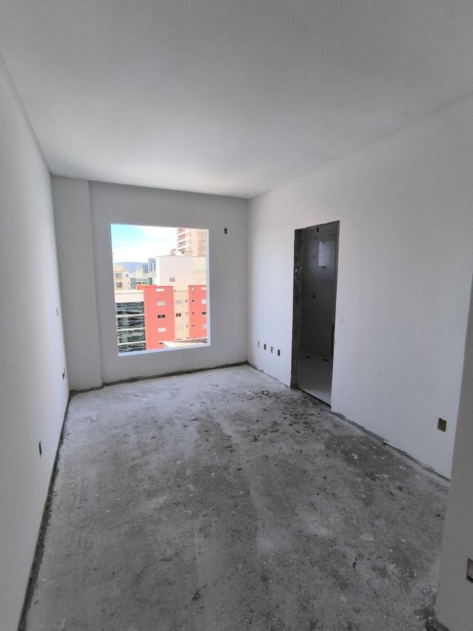 Apartamento no Edifício Victor Emmanuel em Itapema - foto 17
