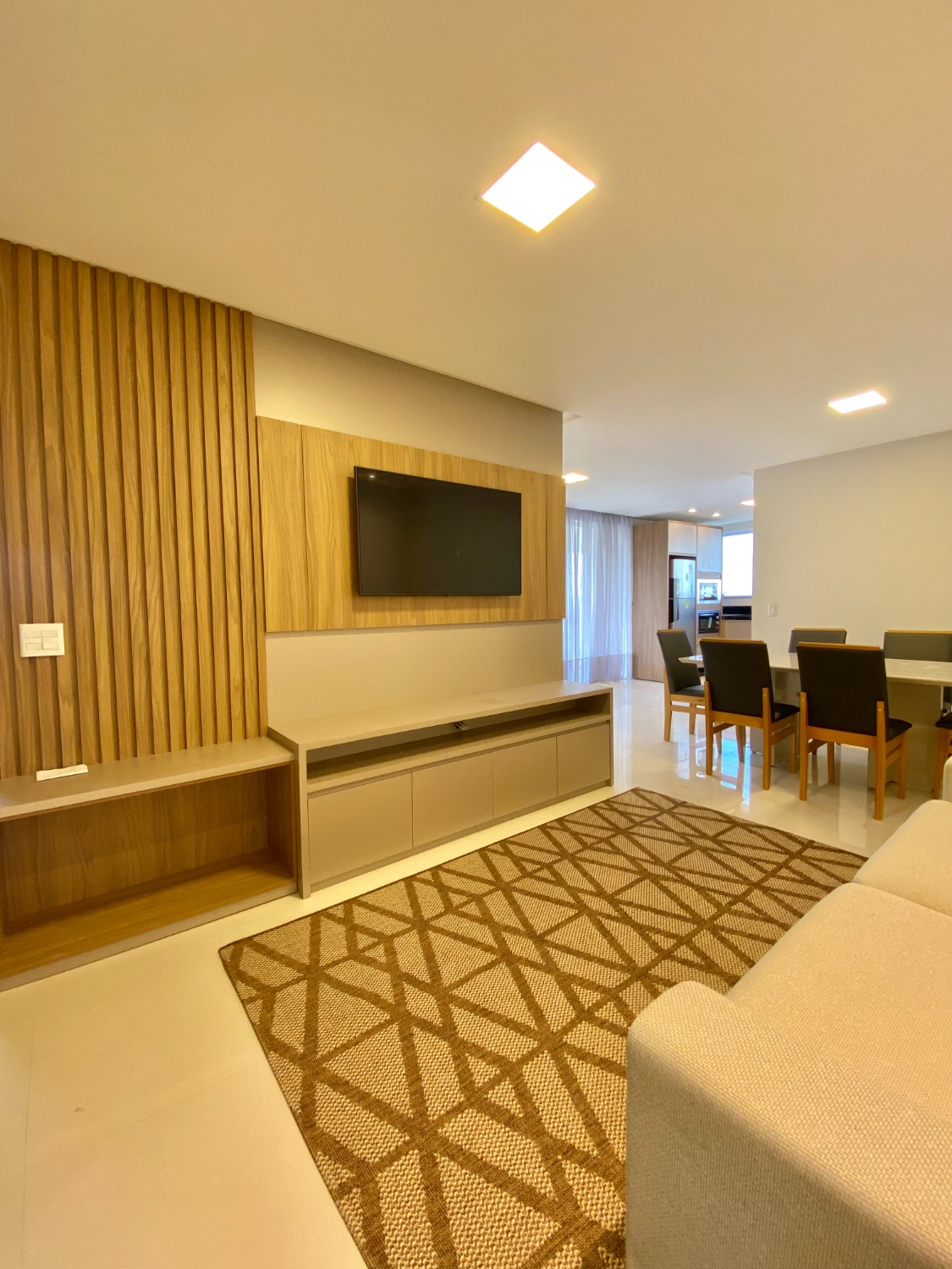 Apartamento no Edifício Chateau Unique em Itapema - foto 2