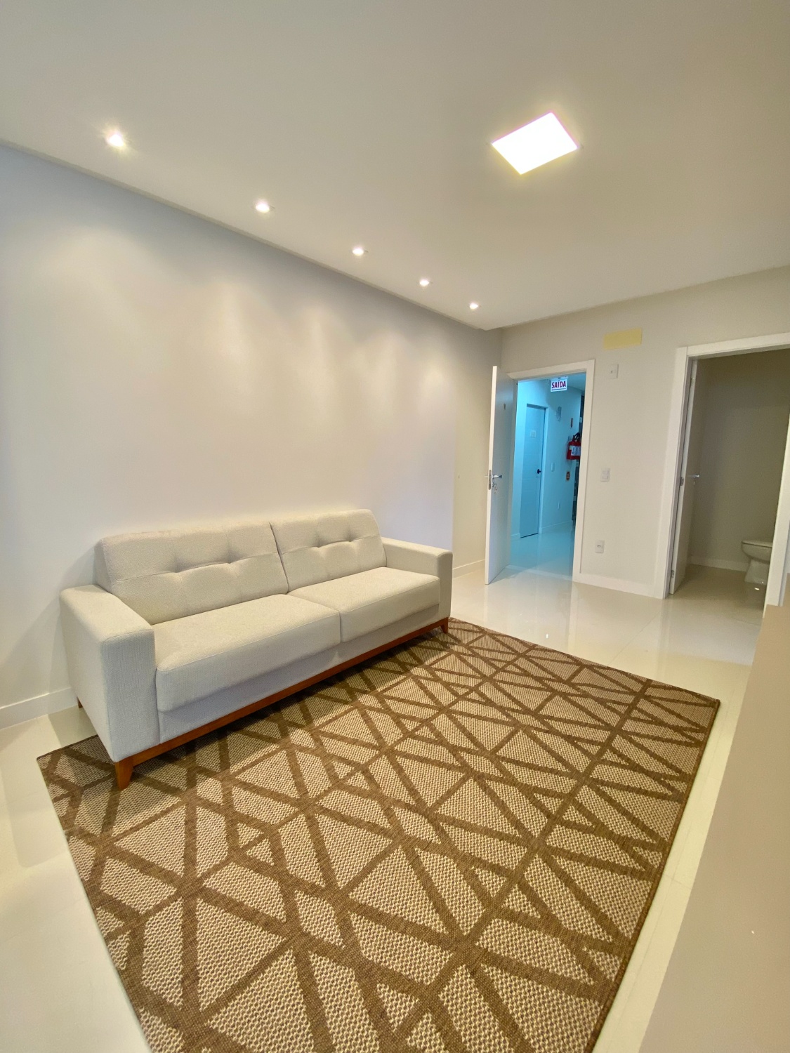 Apartamento no Edifício Chateau Unique em Itapema - foto 3