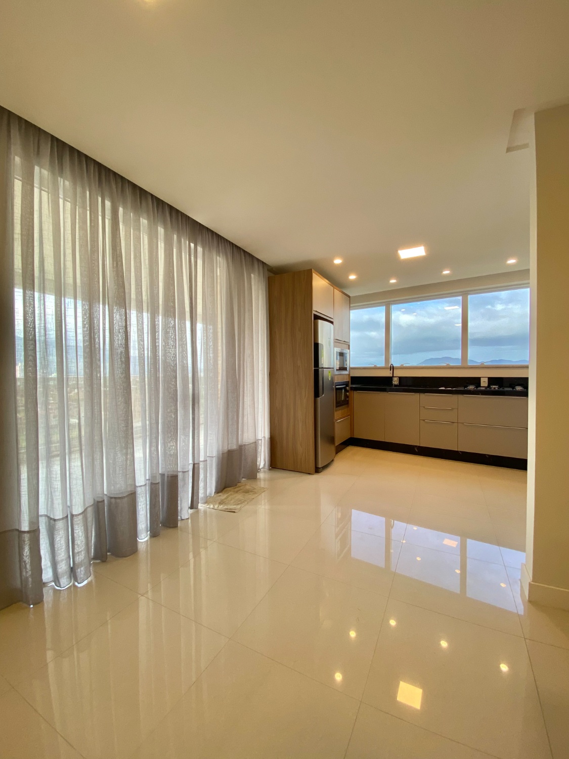 Apartamento no Edifício Chateau Unique em Itapema - foto 5