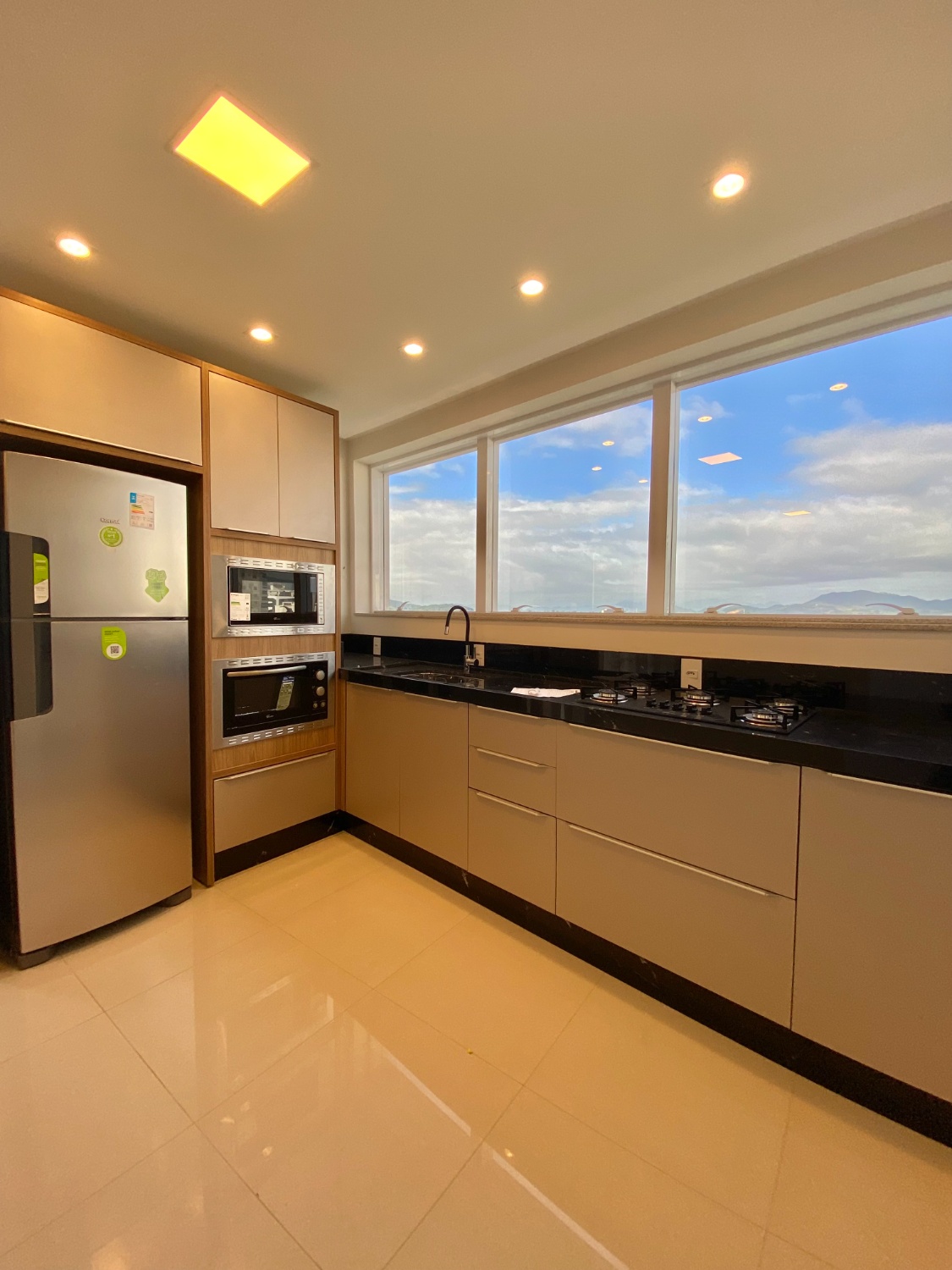 Apartamento no Edifício Chateau Unique em Itapema - foto 6