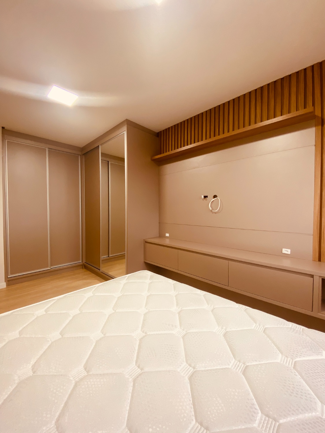 Apartamento no Edifício Chateau Unique em Itapema - foto 13