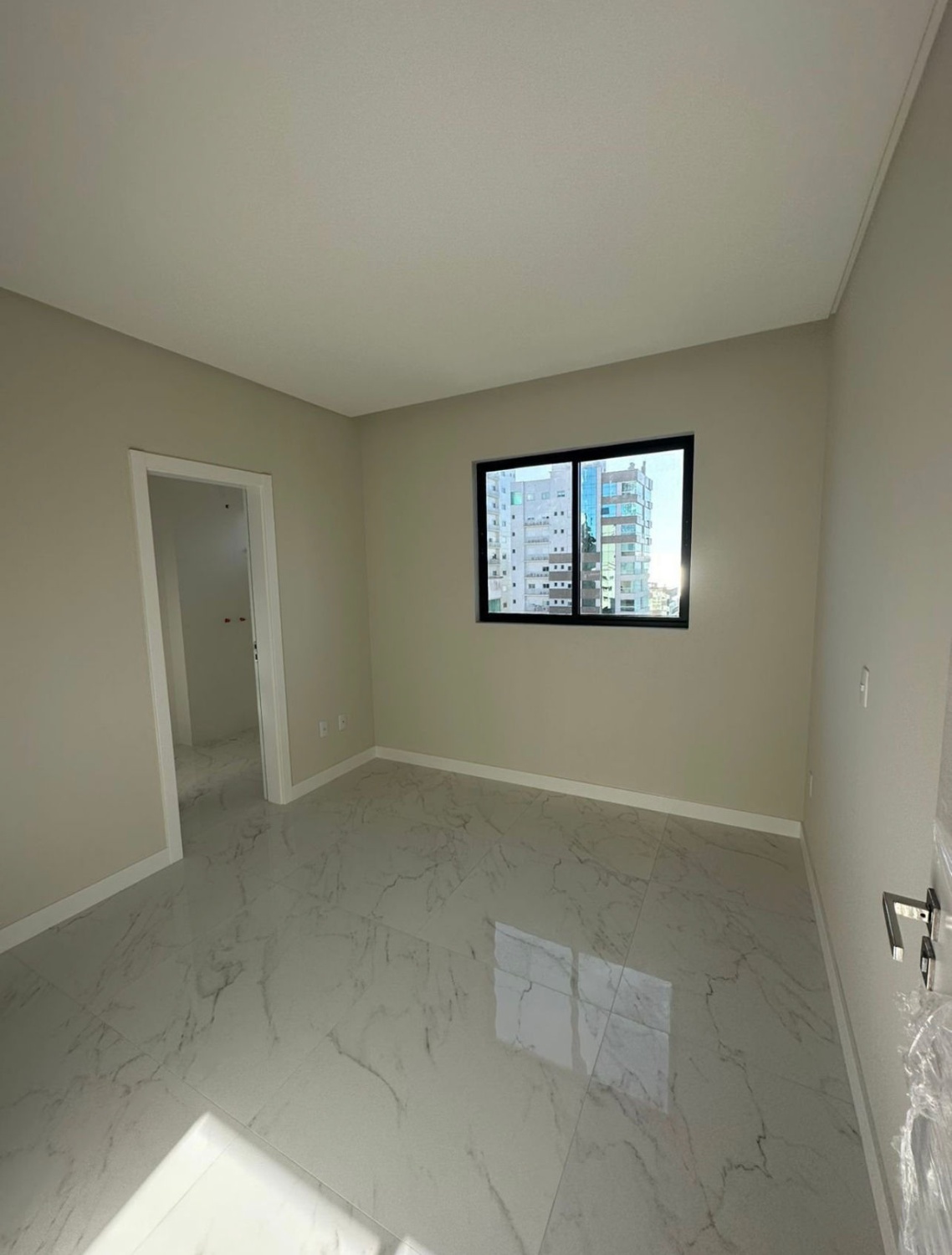 Apartamento no Edifício Linder Palace em Itapema - foto 2
