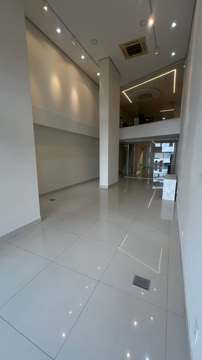 Sala Comercial no Edifício Le Majestic Residence em Balneário Camboriú - foto 3