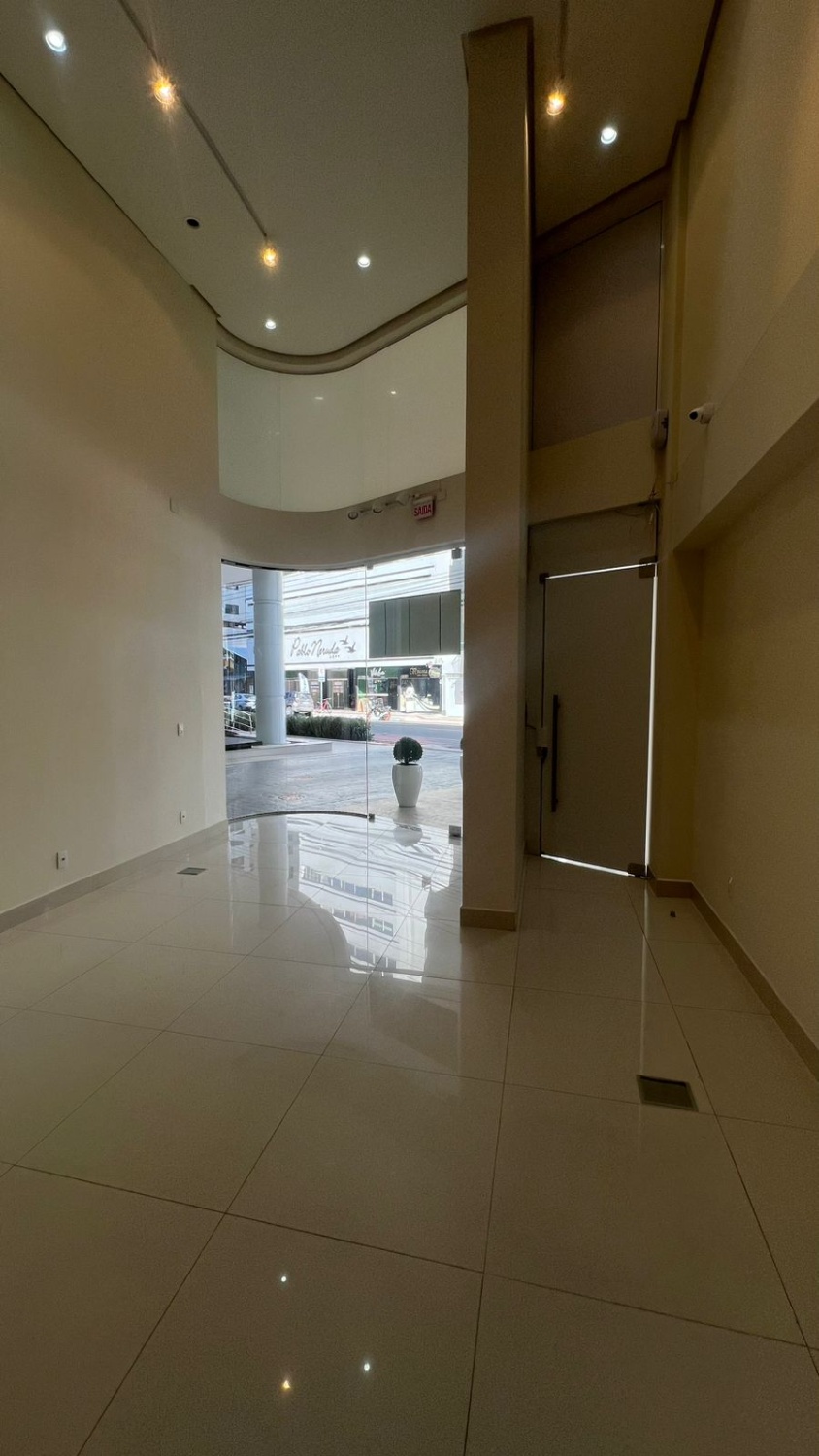 Sala Comercial no Edifício Le Majestic Residence em Balneário Camboriú - foto 7