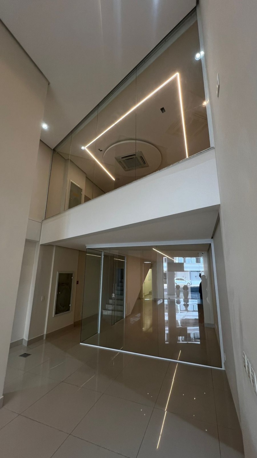Sala Comercial no Edifício Le Majestic Residence em Balneário Camboriú - foto 15