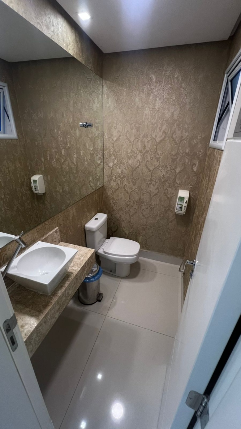 Sala Comercial no Edifício Le Majestic Residence em Balneário Camboriú - foto 18