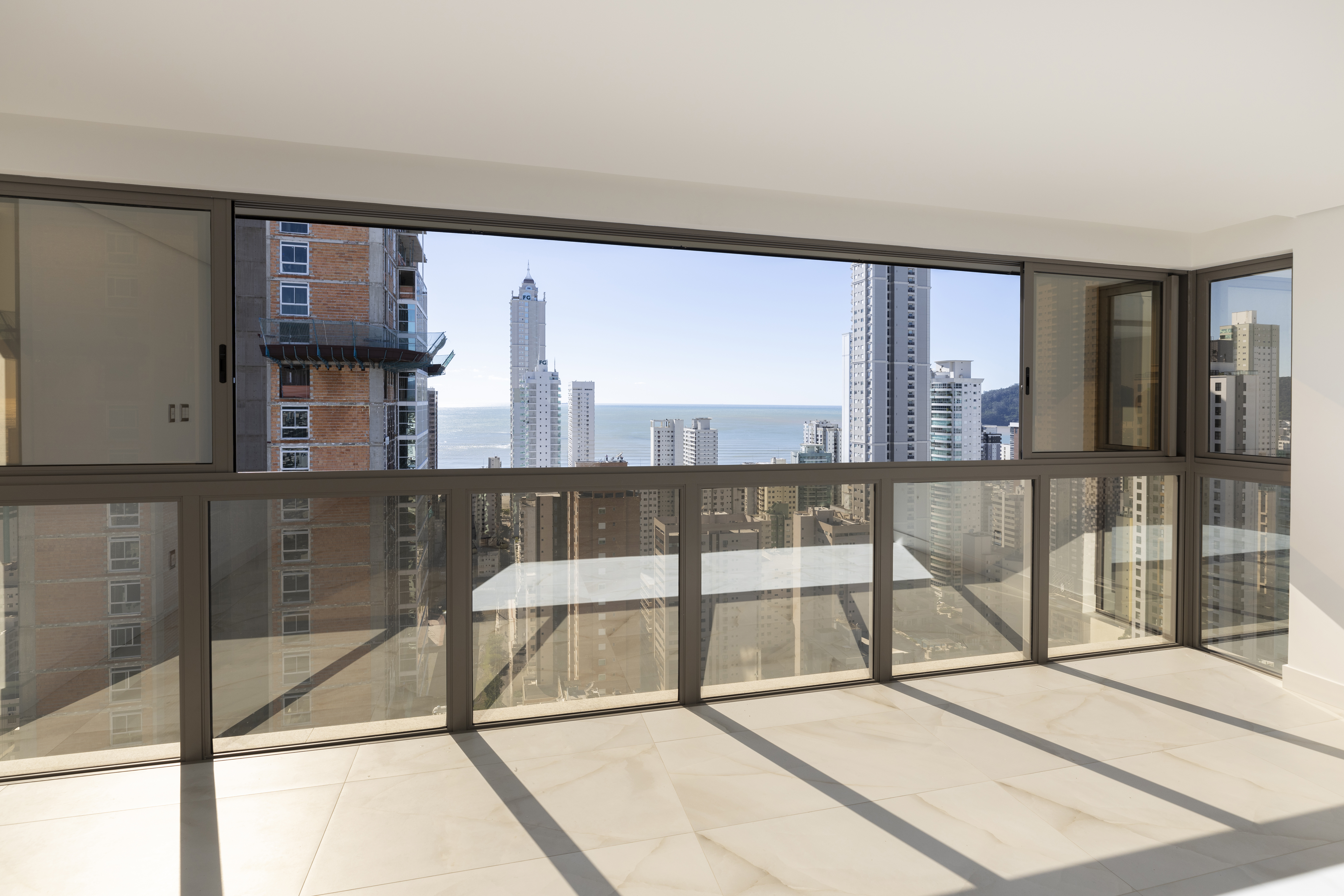 Apartamento no Edifício Ocean Breeze Residence em Balneário Camboriú - foto 6