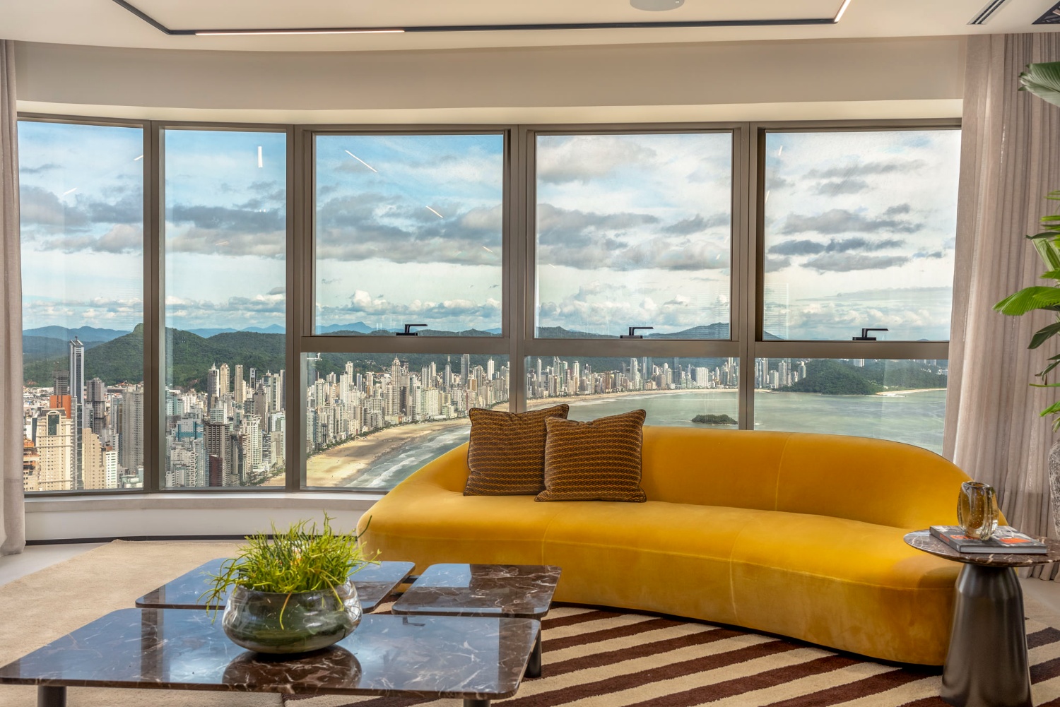 Apartamento no Ed. Yachthouse by Pininfarina na Barra Sul em Balneário Camboriú