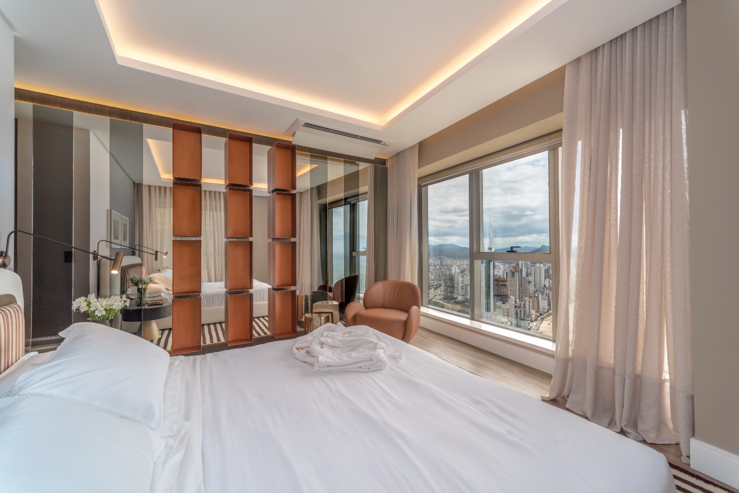 Apartamento no Ed. Yachthouse by Pininfarina na Barra Sul em Balneário Camboriú - foto 21