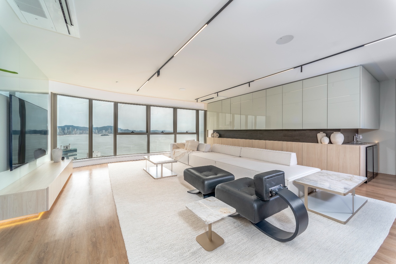 Apartamento no Ed. Yachthouse by Pininfarina na Barra Sul em Balneário Camboriú - foto 2