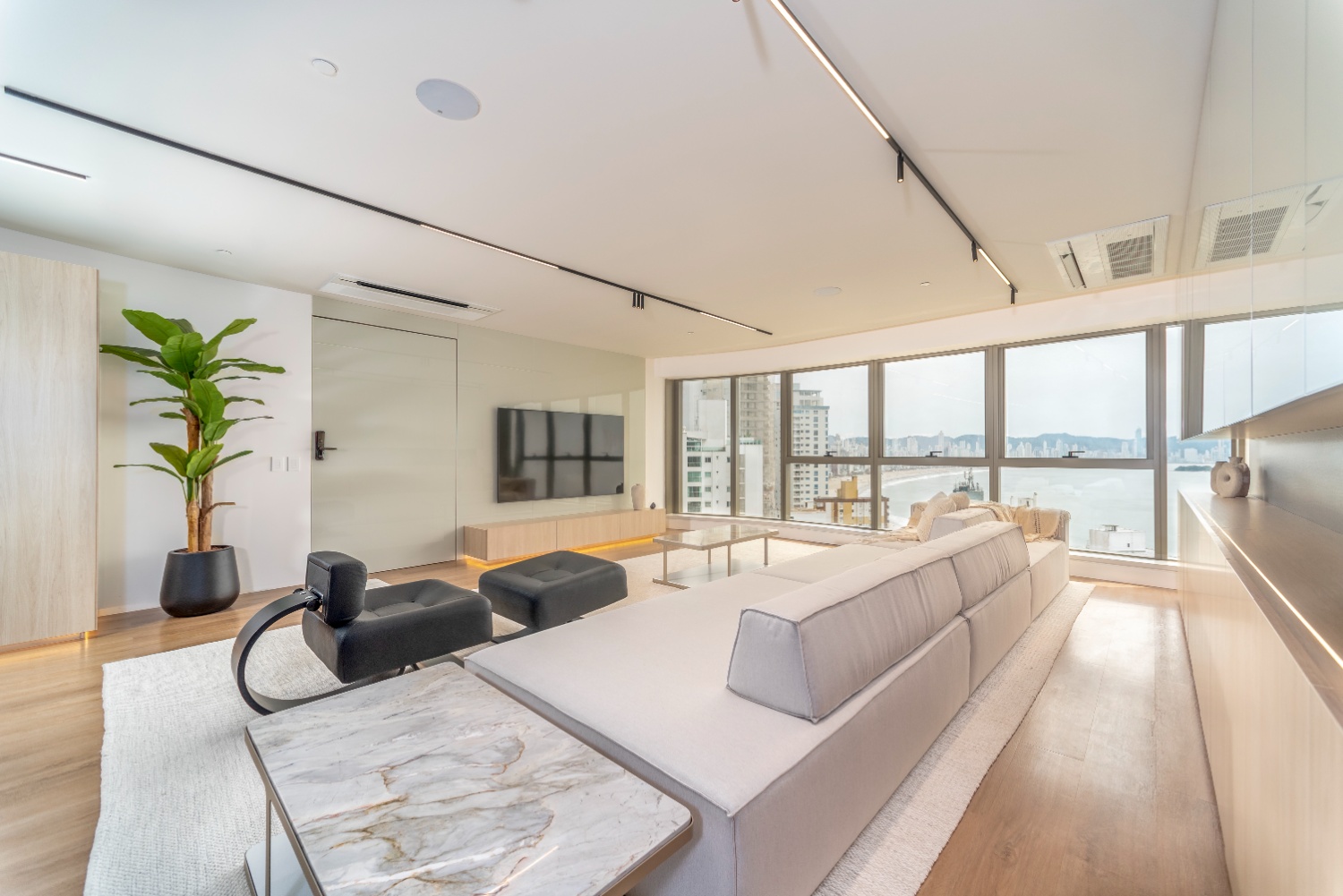 Apartamento no Ed. Yachthouse by Pininfarina na Barra Sul em Balneário Camboriú - foto 3