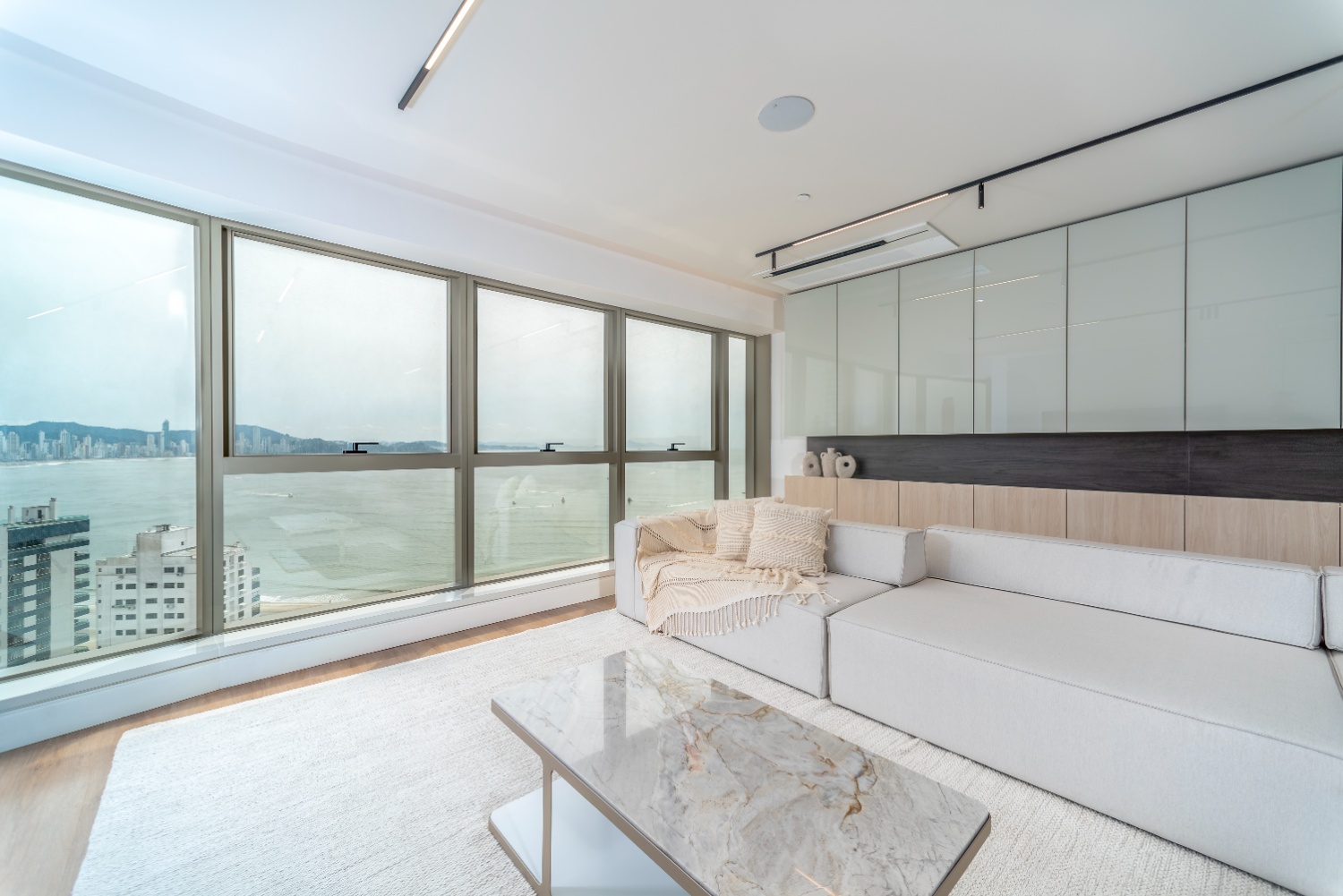 Apartamento no Ed. Yachthouse by Pininfarina na Barra Sul em Balneário Camboriú - foto 5