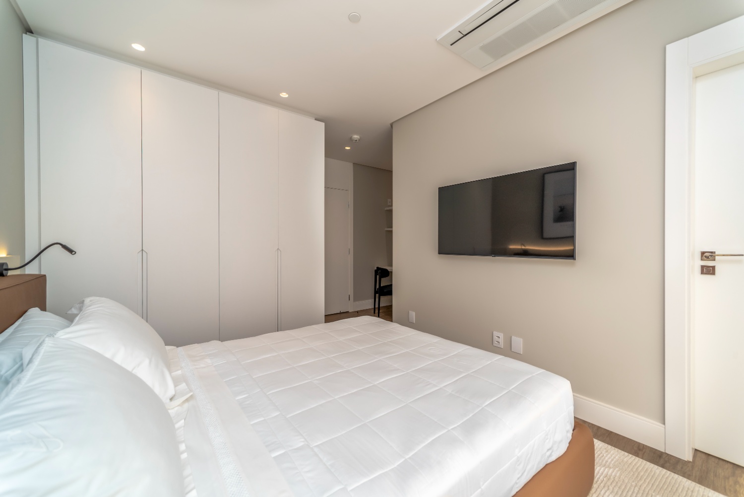 Apartamento no Ed. Yachthouse by Pininfarina na Barra Sul em Balneário Camboriú - foto 25