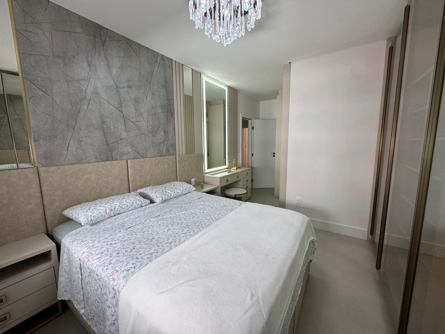 Apartamento no Edifício San Telmo em Balneário Camboriú - foto 15