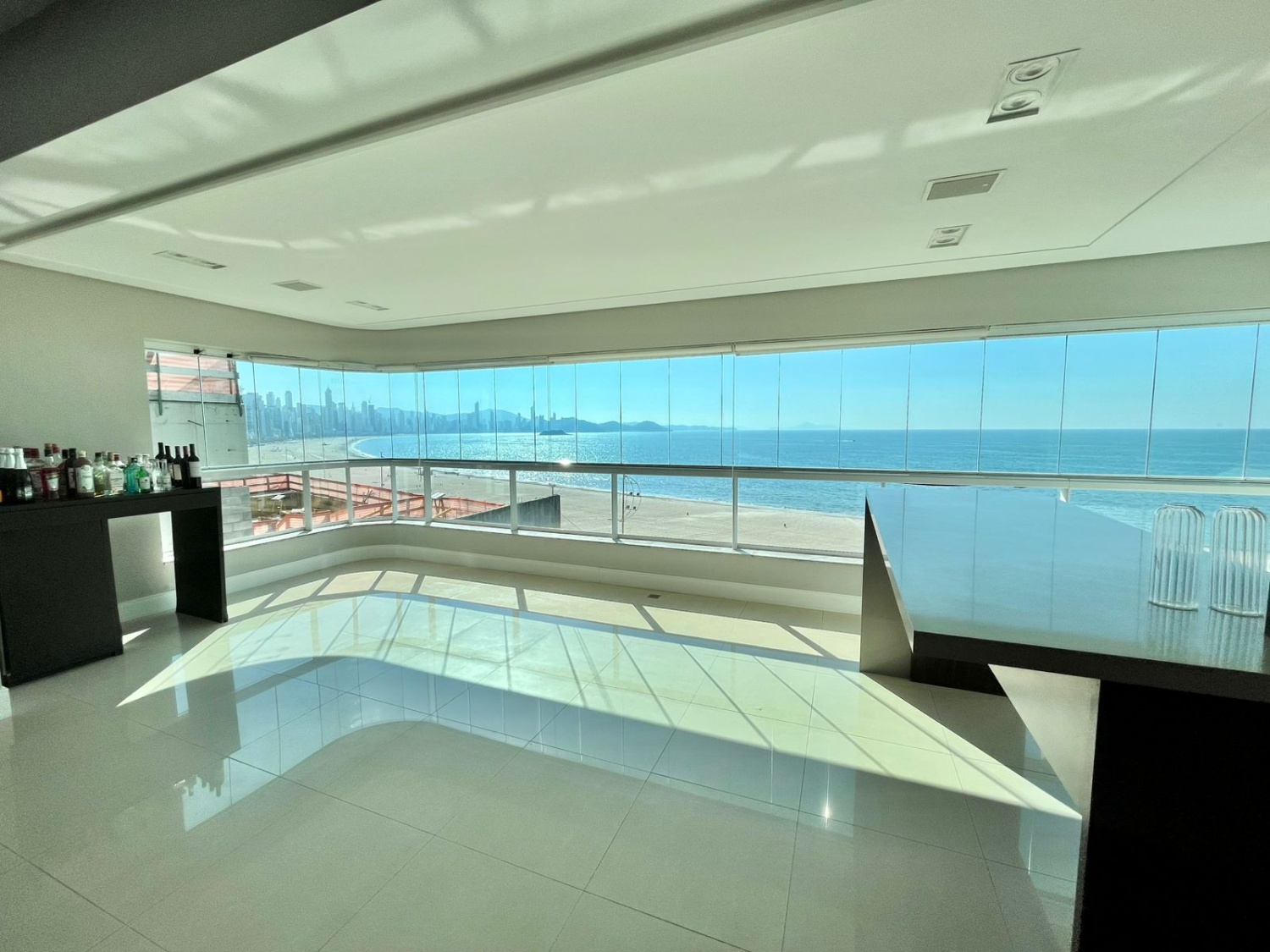 Apartamento no Edifício Summer Beach em Balneário Camboriú - foto 2