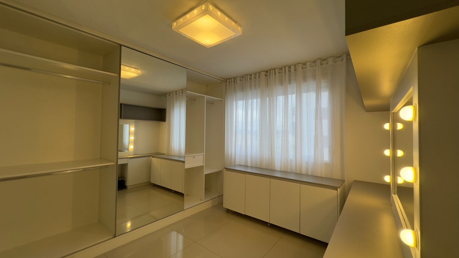 Apartamento no Edifício Celebration em Balneário Camboriú - foto 14