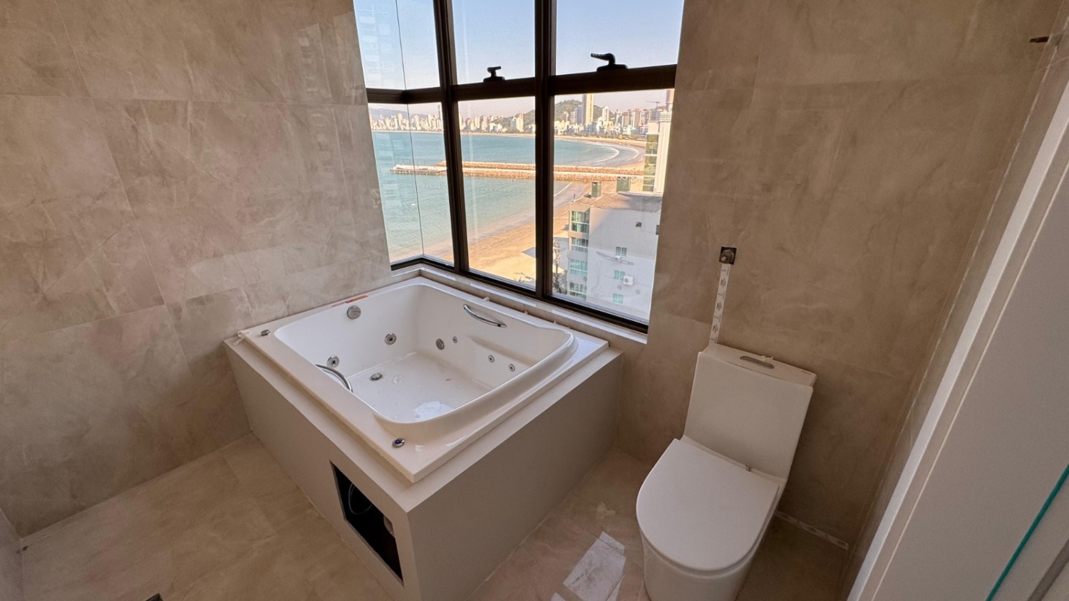 Apartamento no Edifício George VI no Centro de Itapema - foto 4