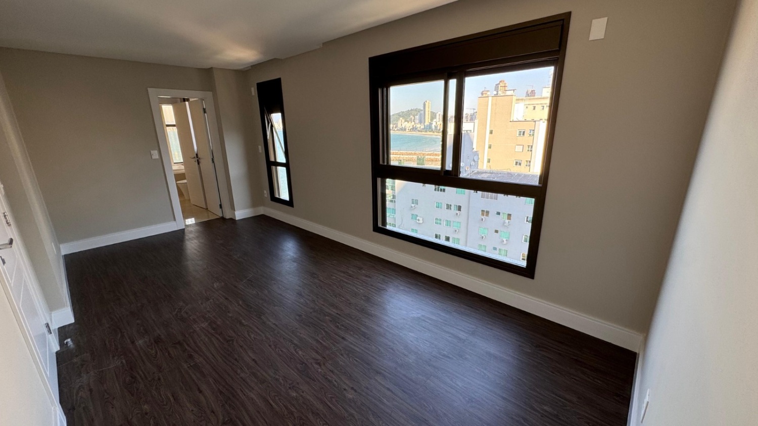 Apartamento no Edifício George VI no Centro de Itapema - foto 6