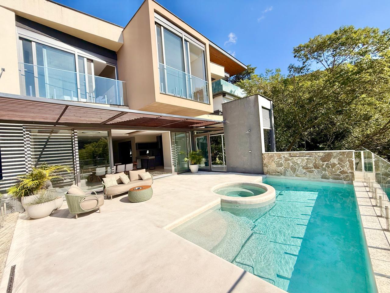 Casa no Condomínio Horizontal na Praia Brava - foto 2