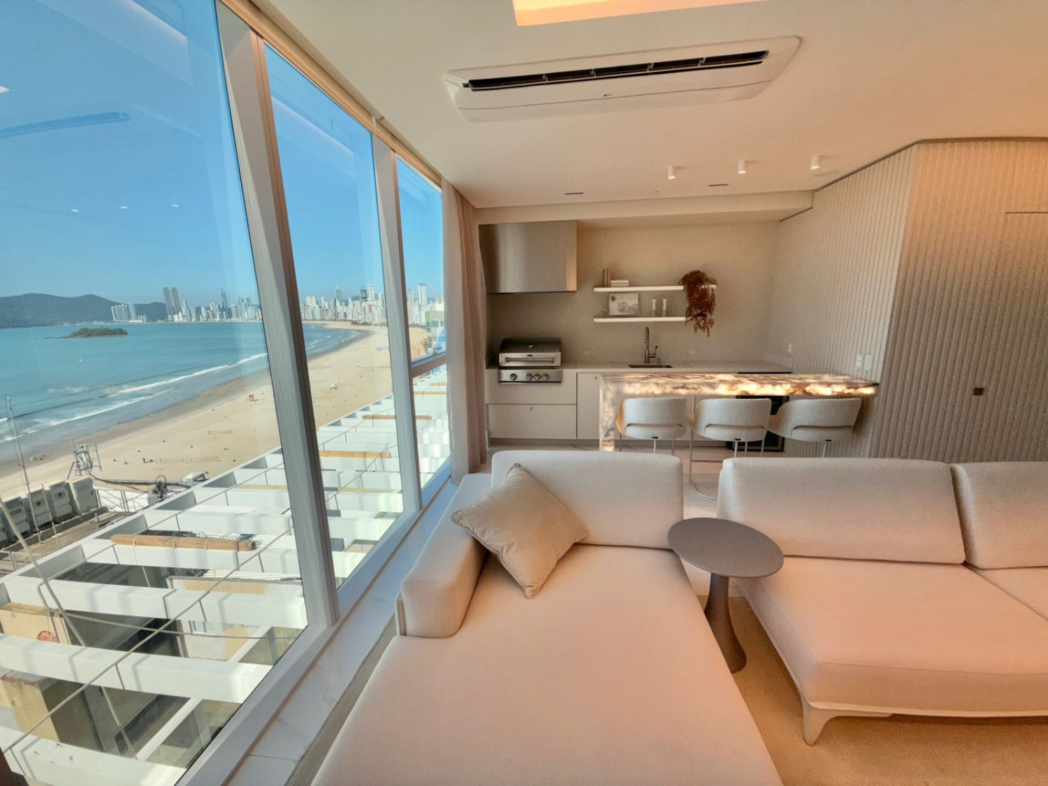 Apartamento no Ed. Boreal Tower na Barra Norte em Balneário Camboriú - foto 4