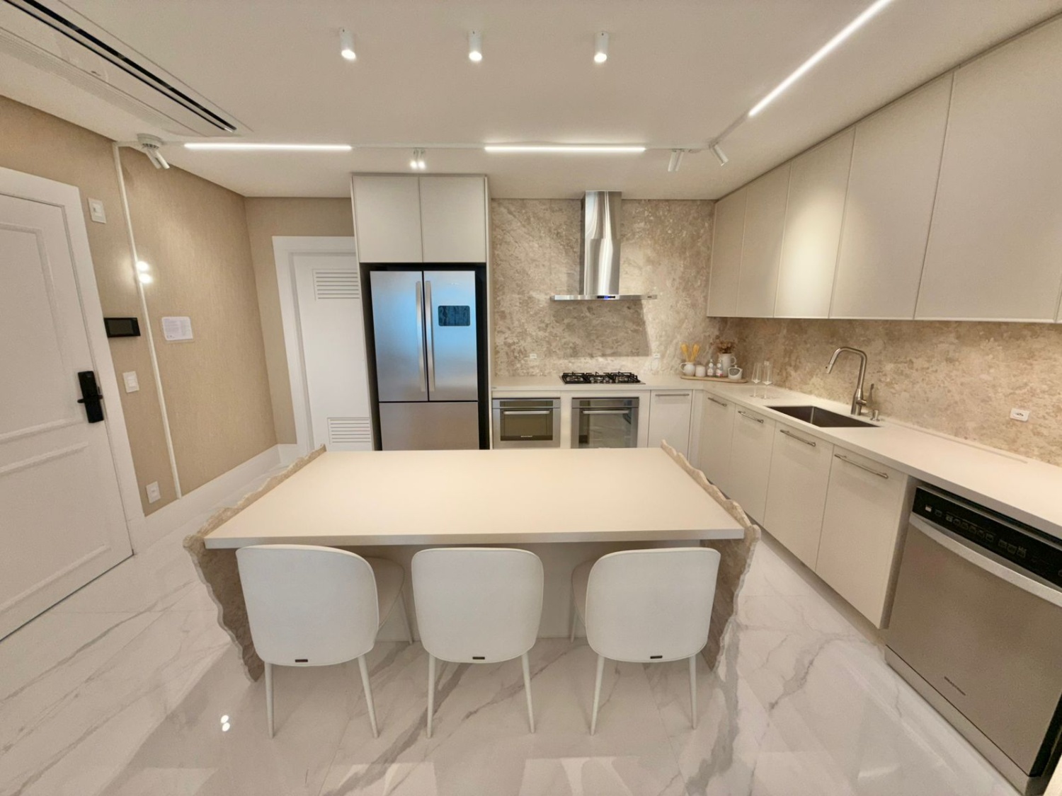 Apartamento no Ed. Boreal Tower na Barra Norte em Balneário Camboriú - foto 8