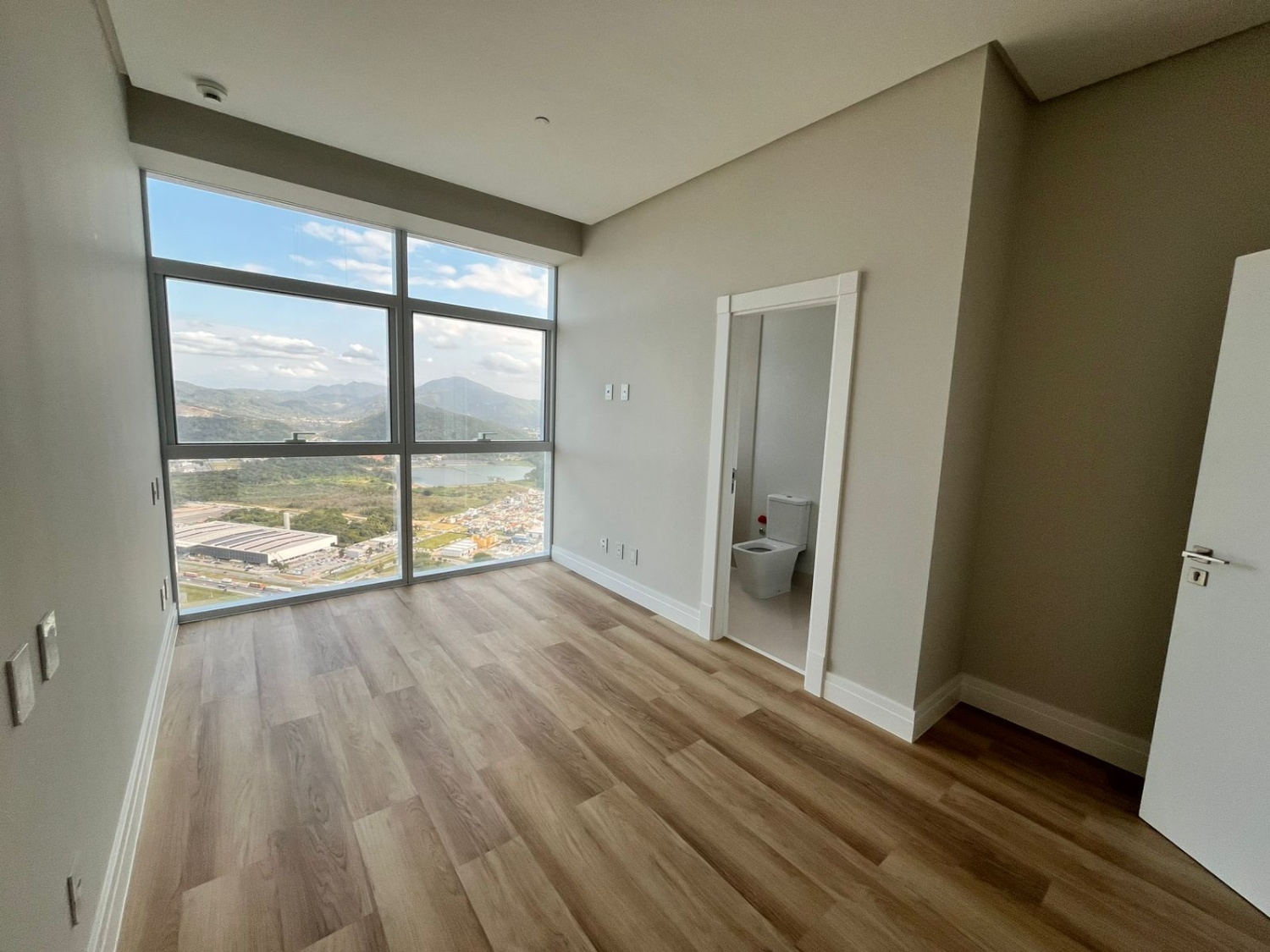 Apartamento no Ed. One Tower em Balneário Camboriú Decorado Frente Mar - foto 4