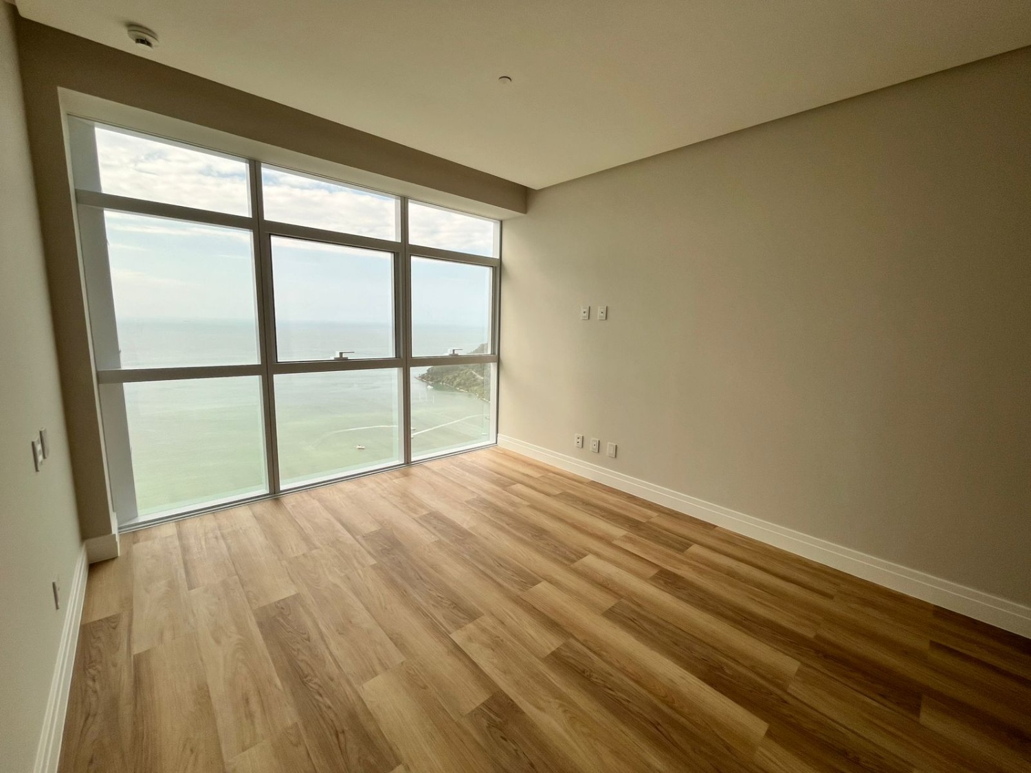 Apartamento no Ed. One Tower em Balneário Camboriú Decorado Frente Mar - foto 7