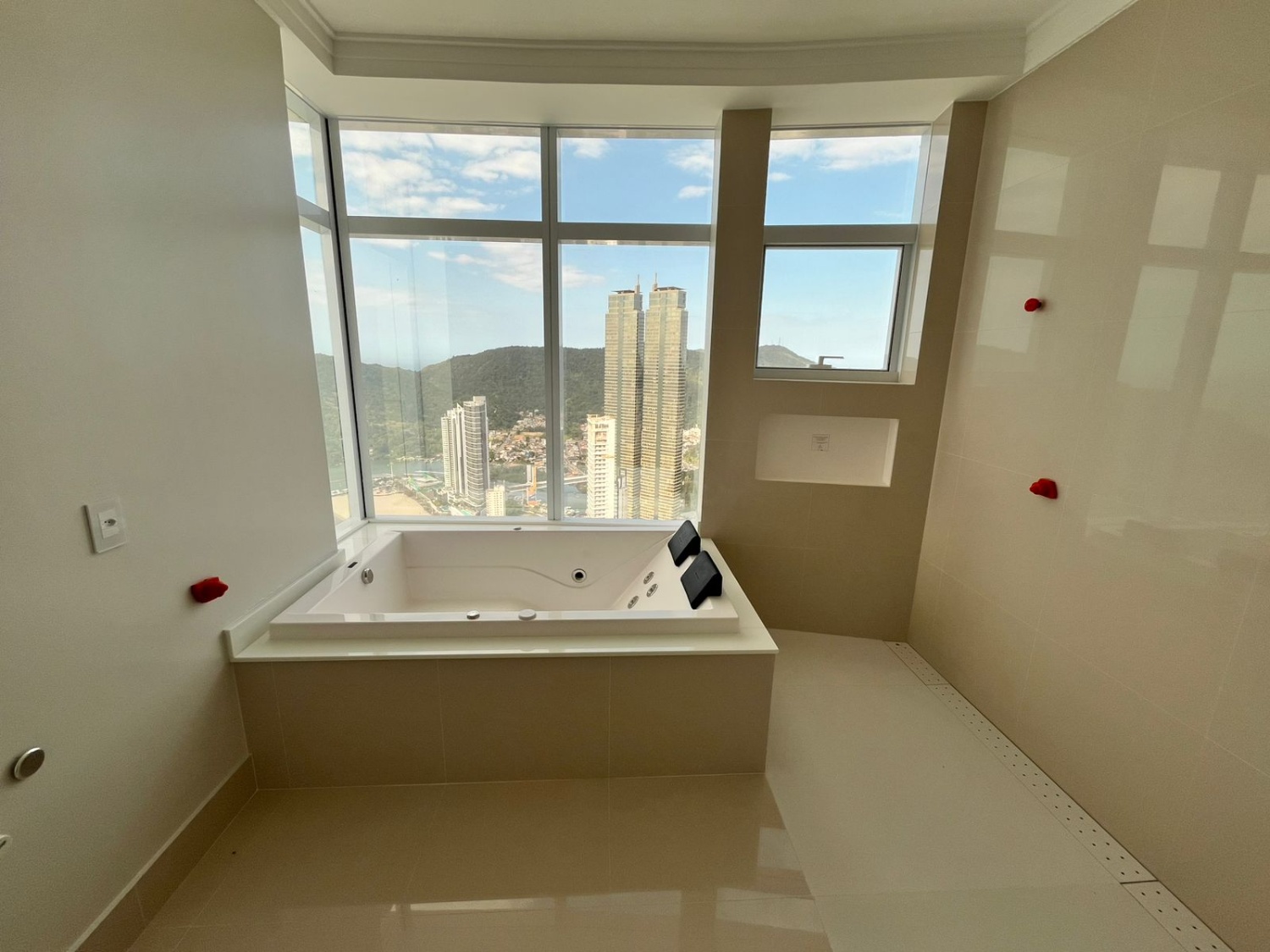 Apartamento no Ed. One Tower em Balneário Camboriú Decorado Frente Mar - foto 9