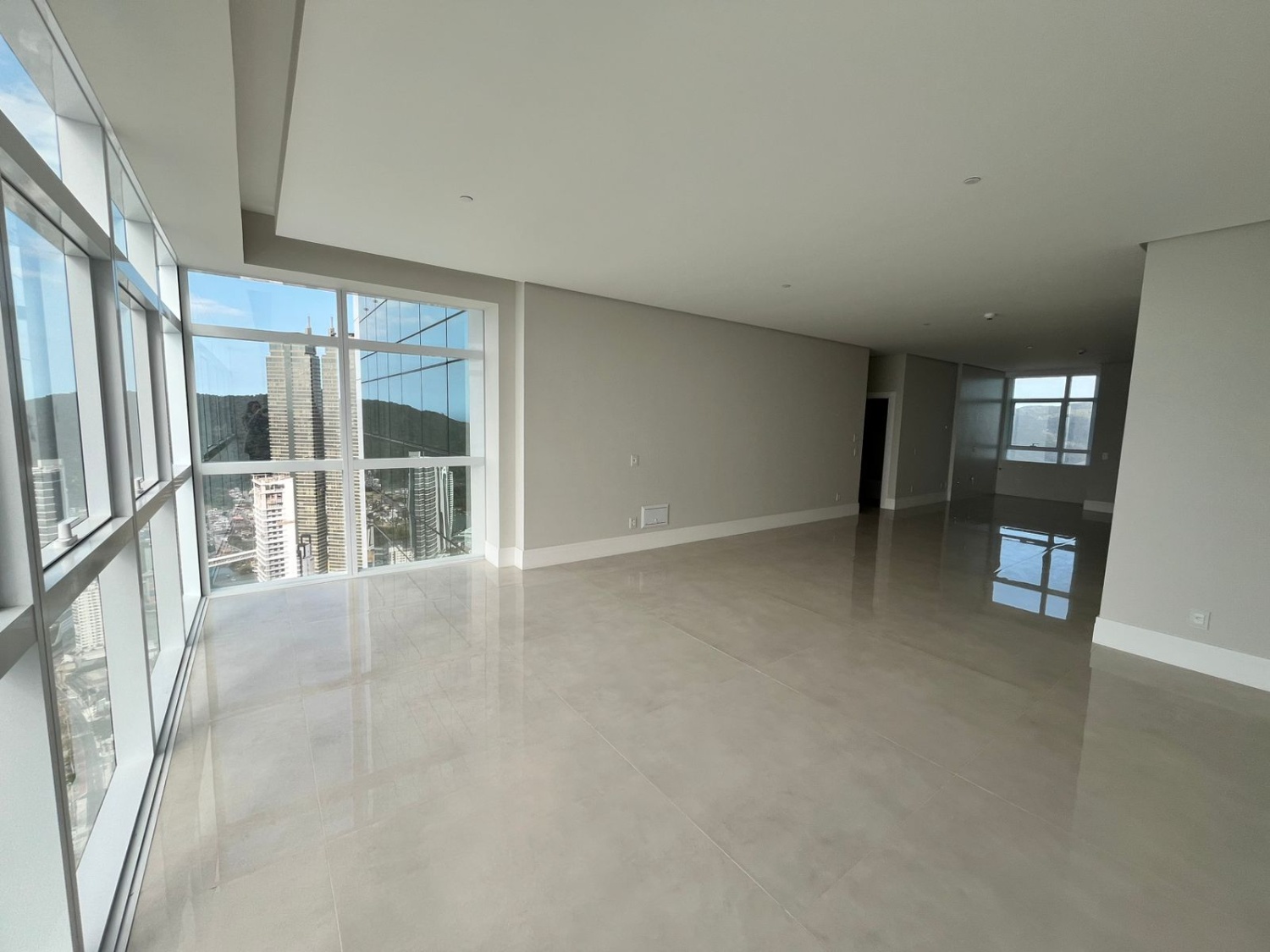 Apartamento no Ed. One Tower em Balneário Camboriú Decorado Frente Mar - foto 10