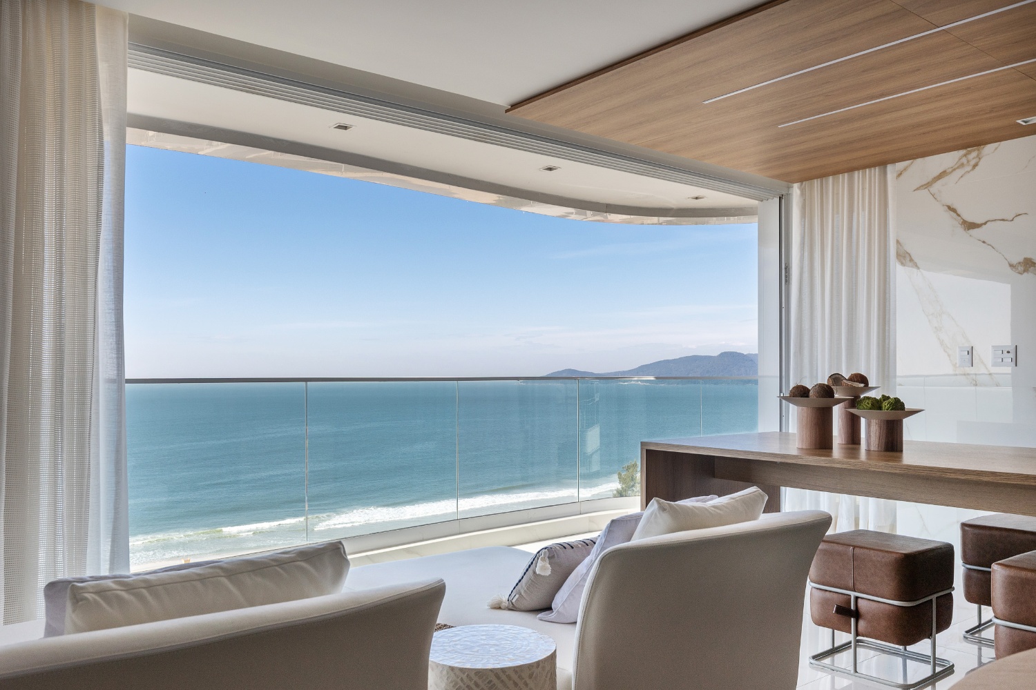 Apartamento no Edifício Le Blanc na Praia Brava - foto 2