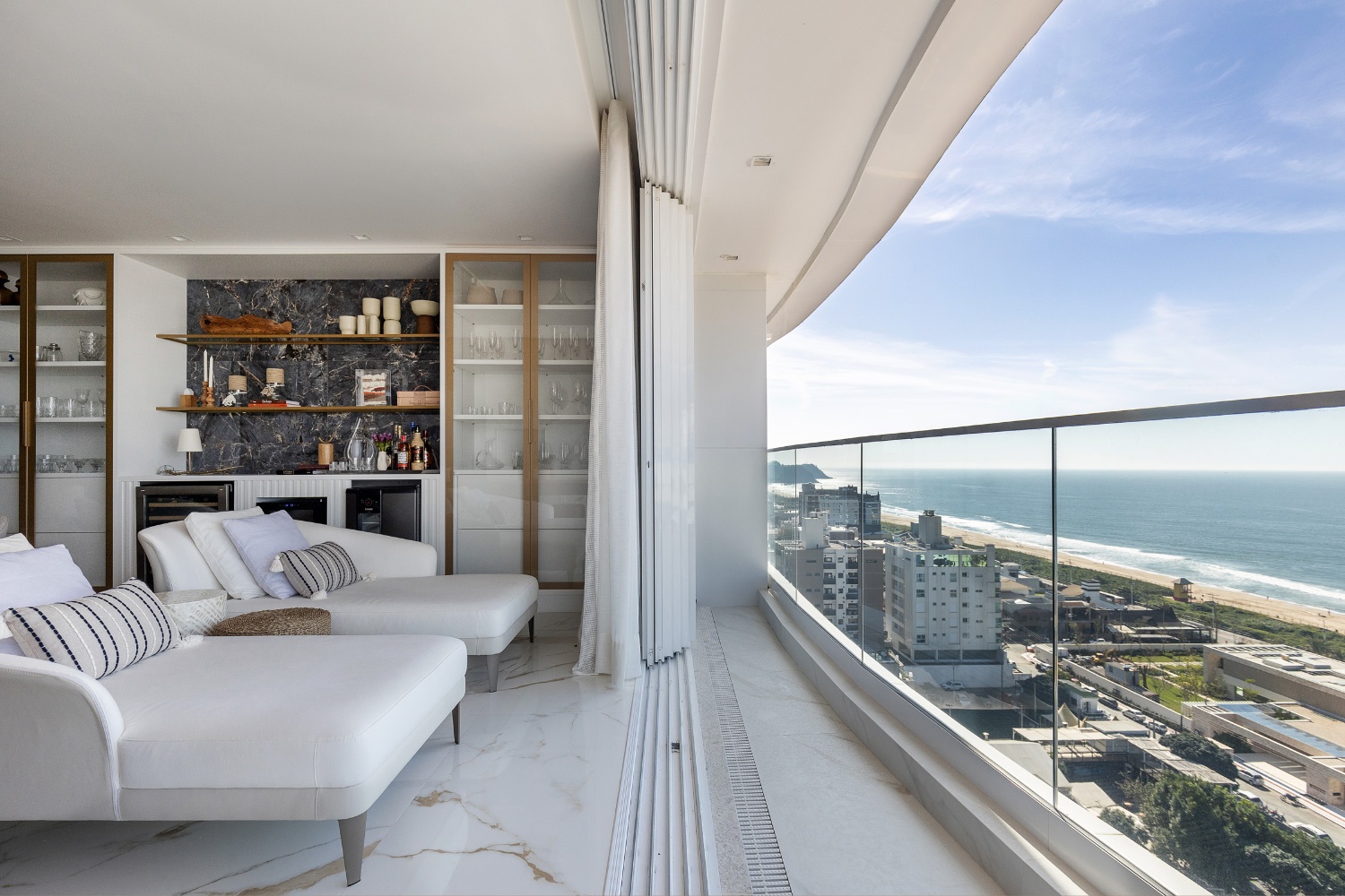 Apartamento no Edifício Le Blanc na Praia Brava - foto 6